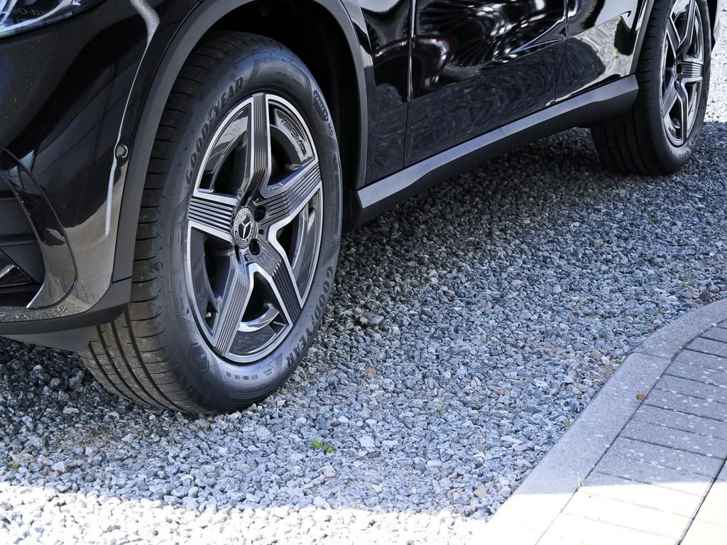 Mercedes-Benz-GLC 300 d-image-6