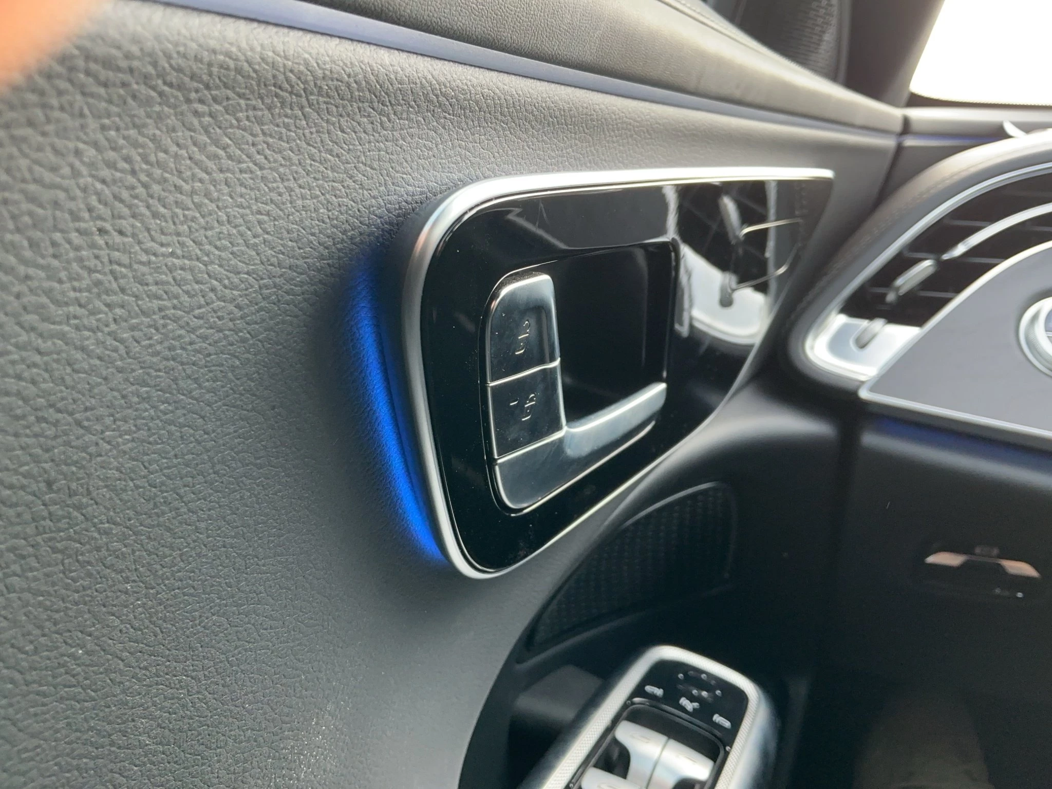 Mercedes-Benz-E-Klasse-image-20