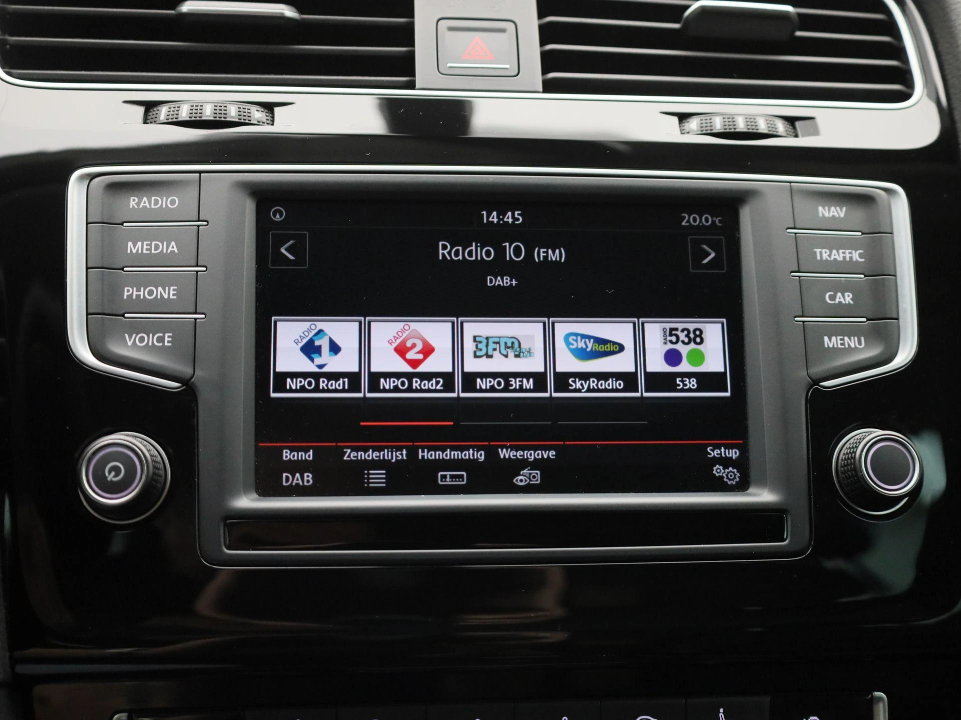 Volkswagen-Golf-image-19