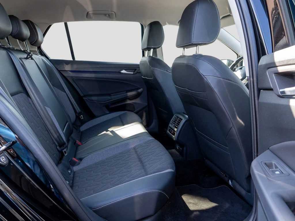 Volkswagen-Golf-image-8