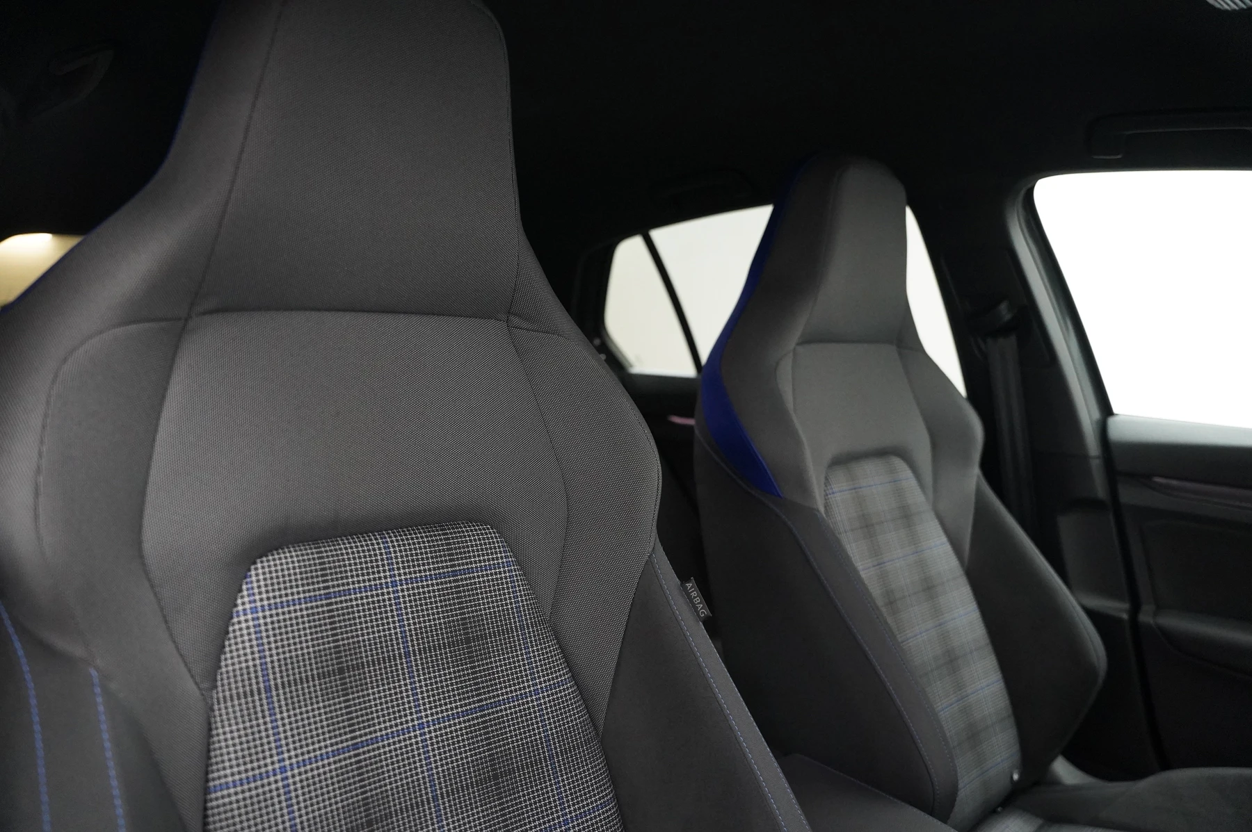 Volkswagen-Golf-image-8