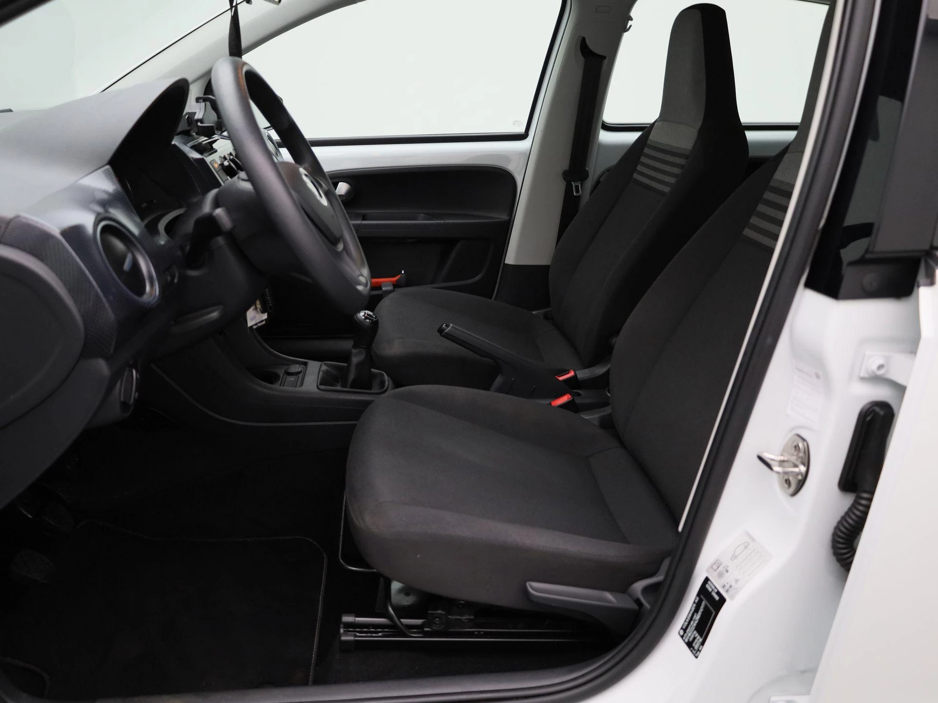 Volkswagen-up!-image-8