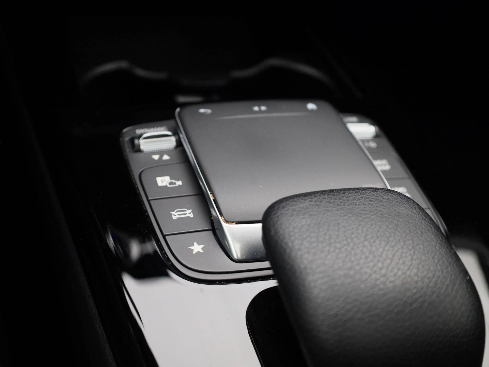 Mercedes-Benz-CLA-image-18