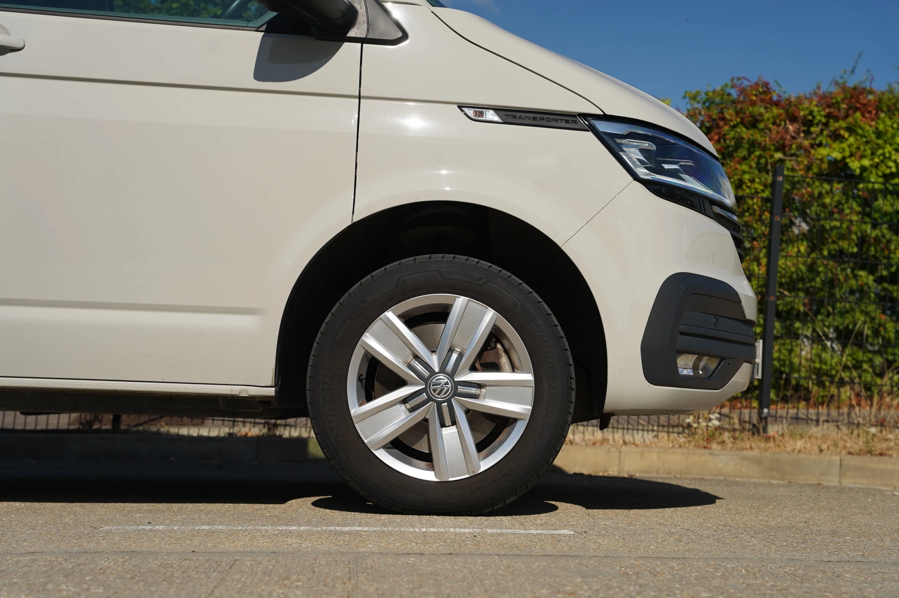Volkswagen-Transporter-image-32