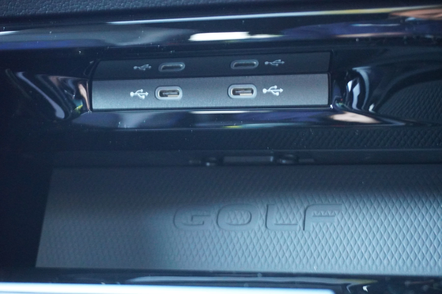 Volkswagen-Golf-image-31