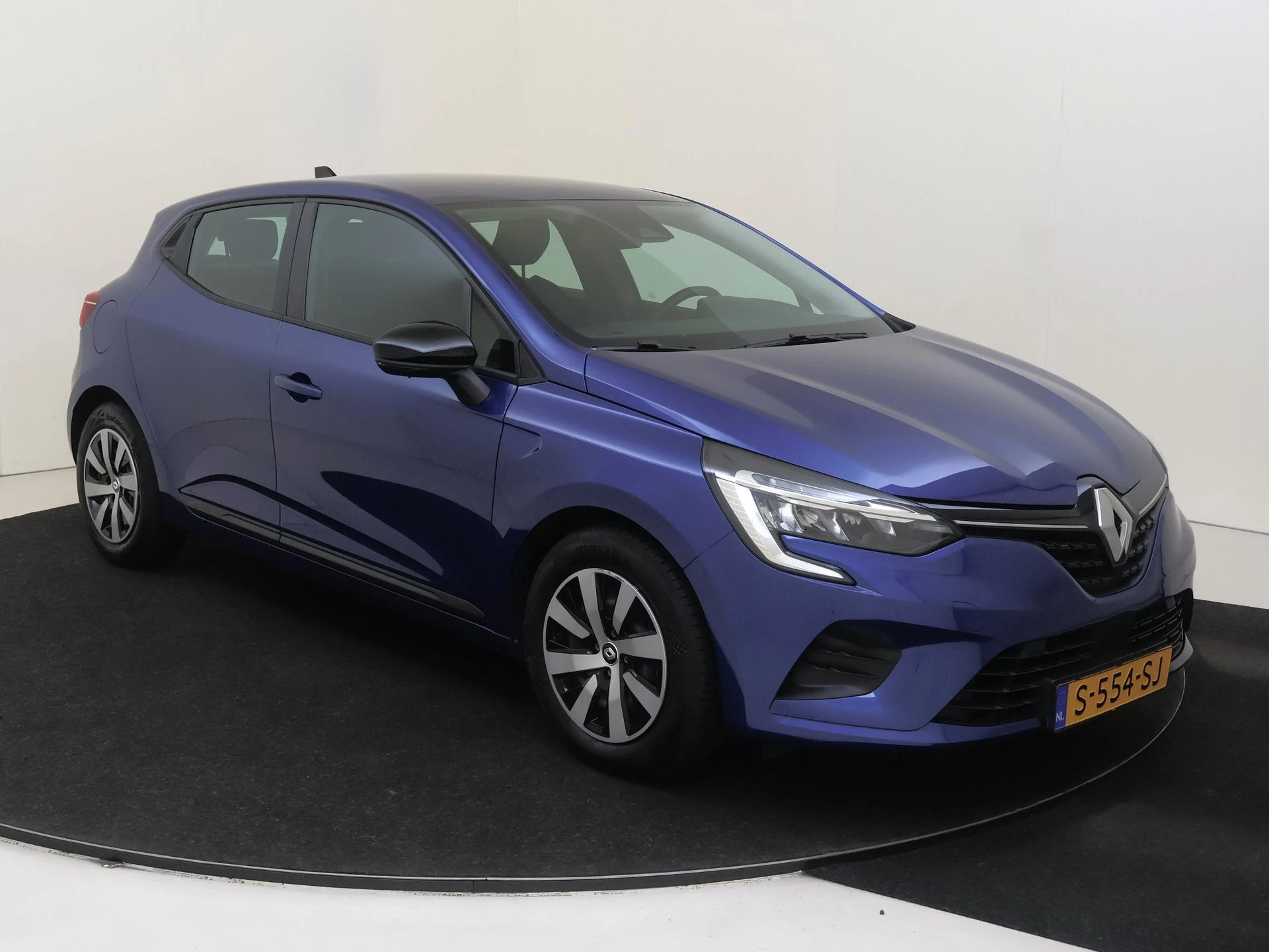 Renault-Clio-image-1