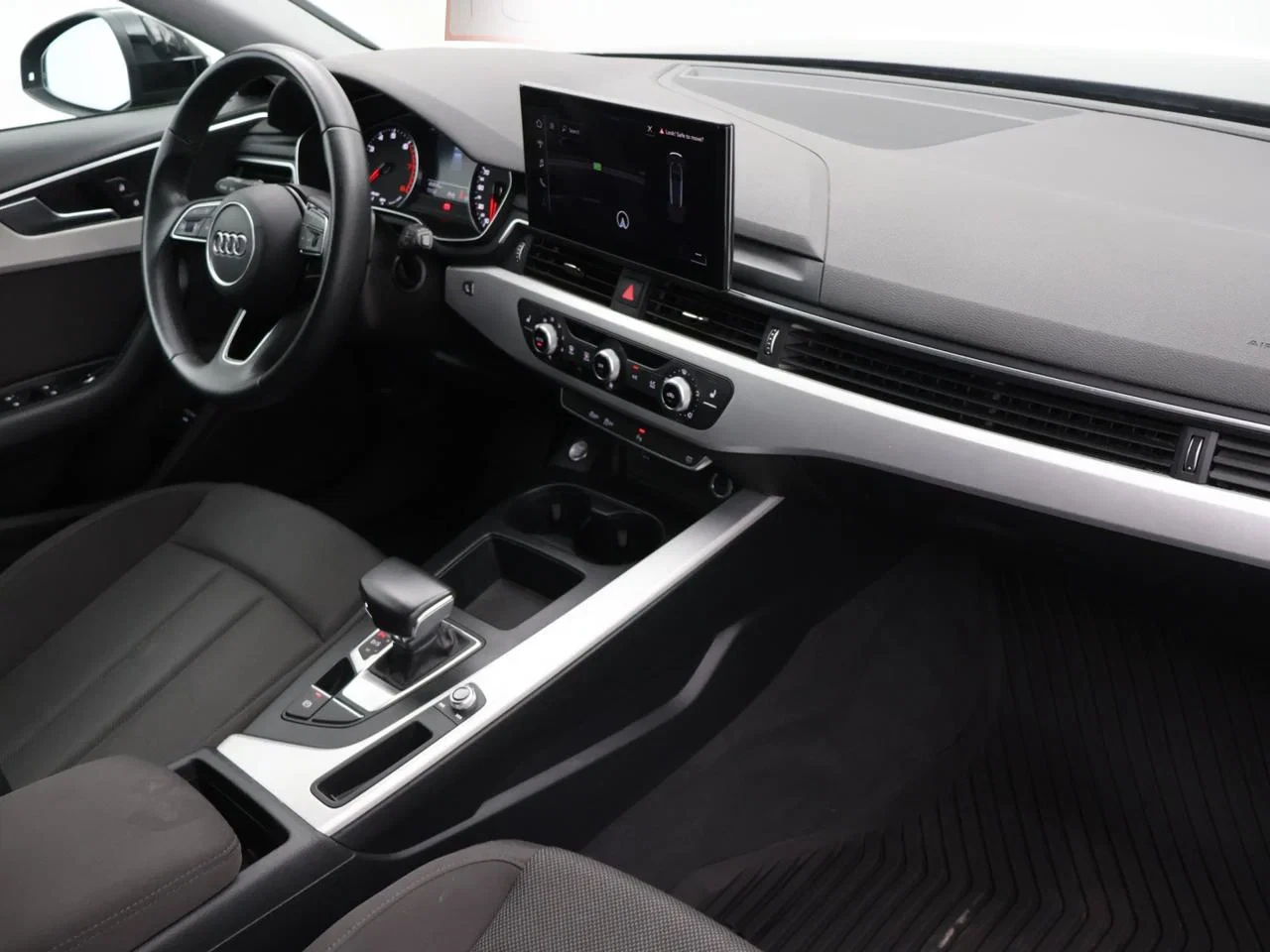 Audi A4 Avant 35TFSI 150PK Business Edition *AUTOMAAT*SHADOWLOOK*ZETELVERWARMING*NAVI*BLTH*CRUISE*...