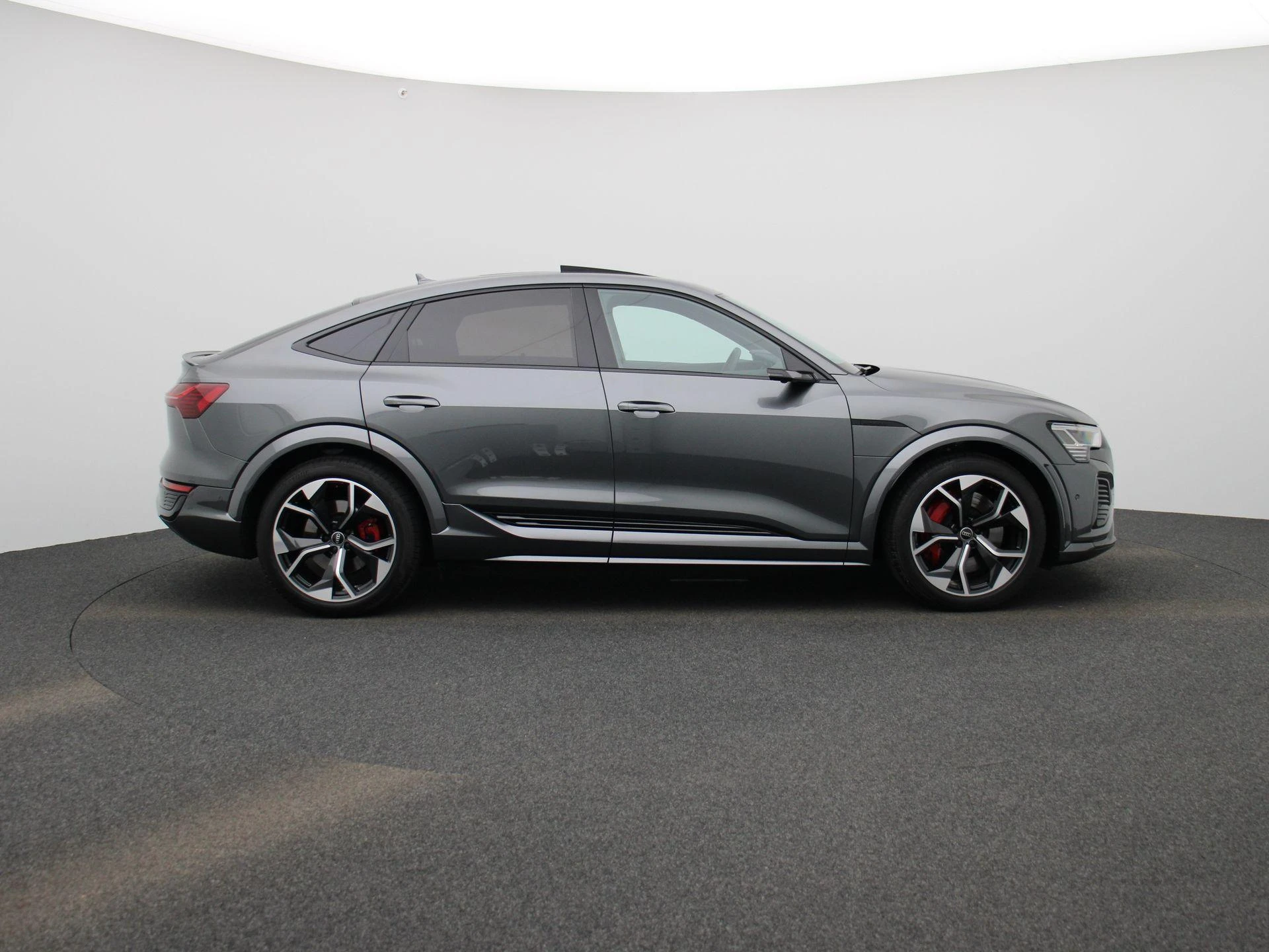 Audi-Q8 Sportback e-tron-image-5