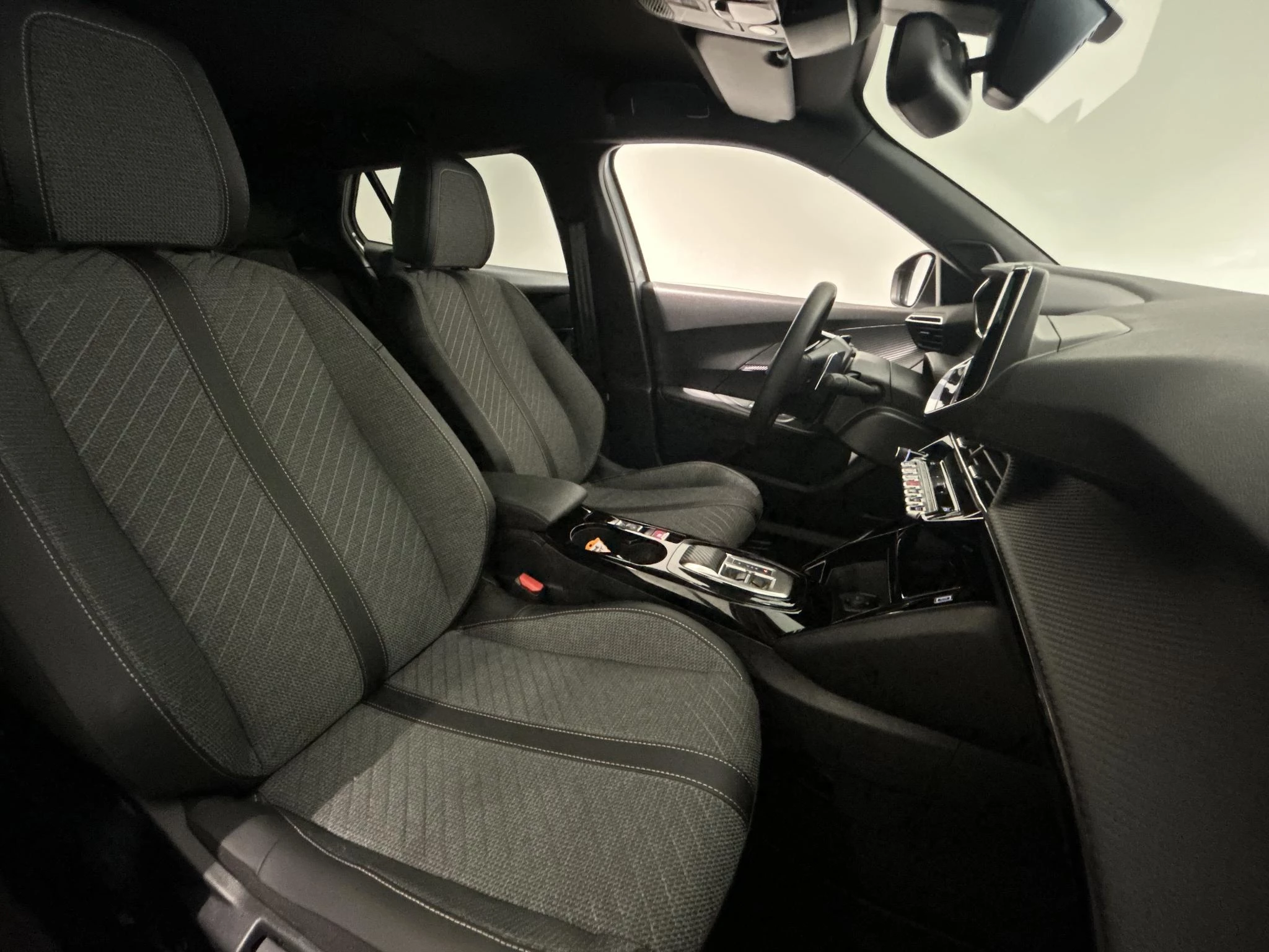 Peugeot 2008 1.2 Hybrid 145 Allure