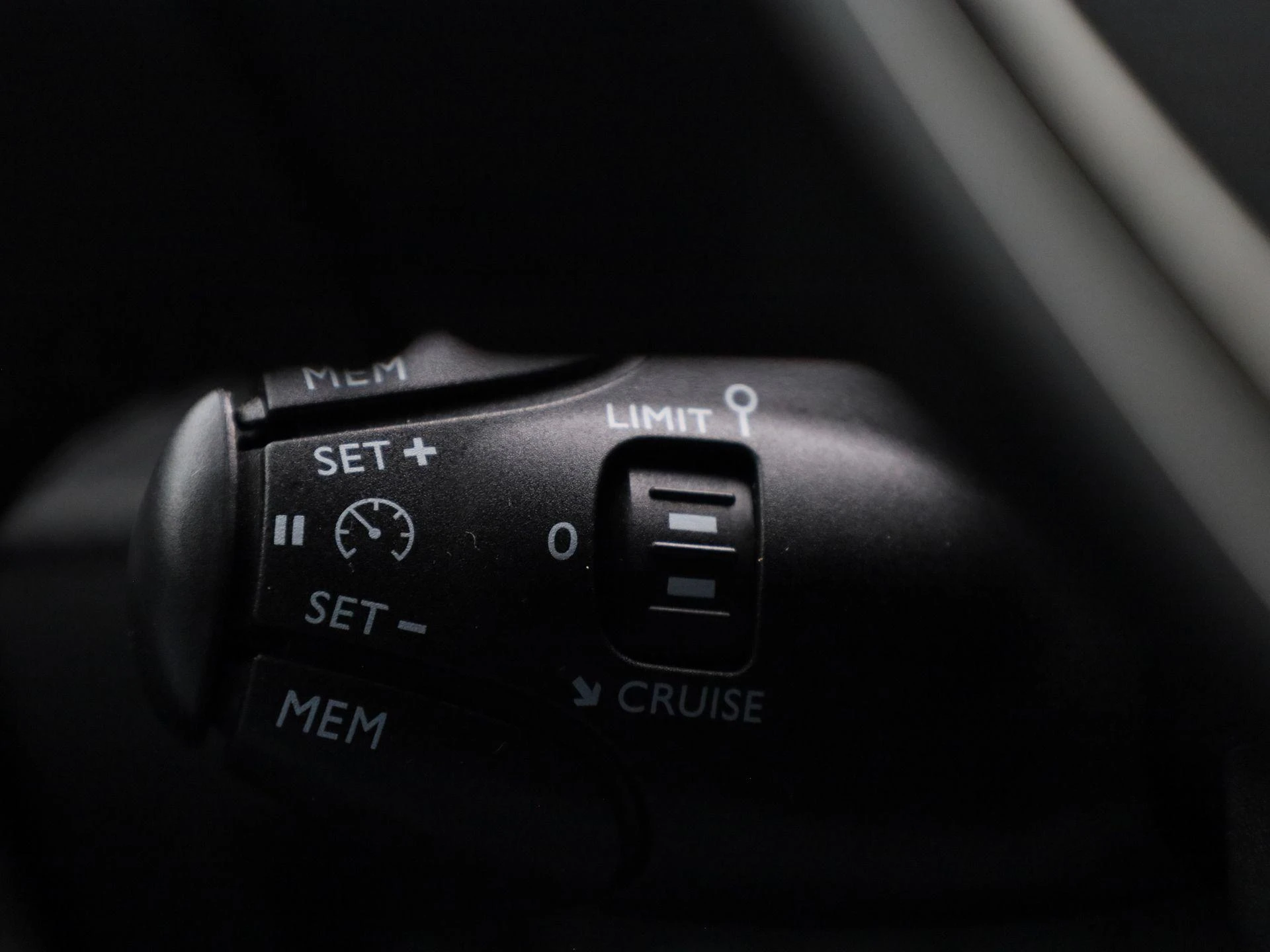 Peugeot e-208 - 19