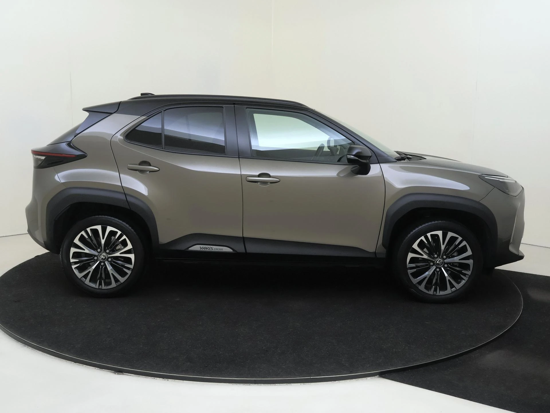 Toyota-Yaris Cross-image-9