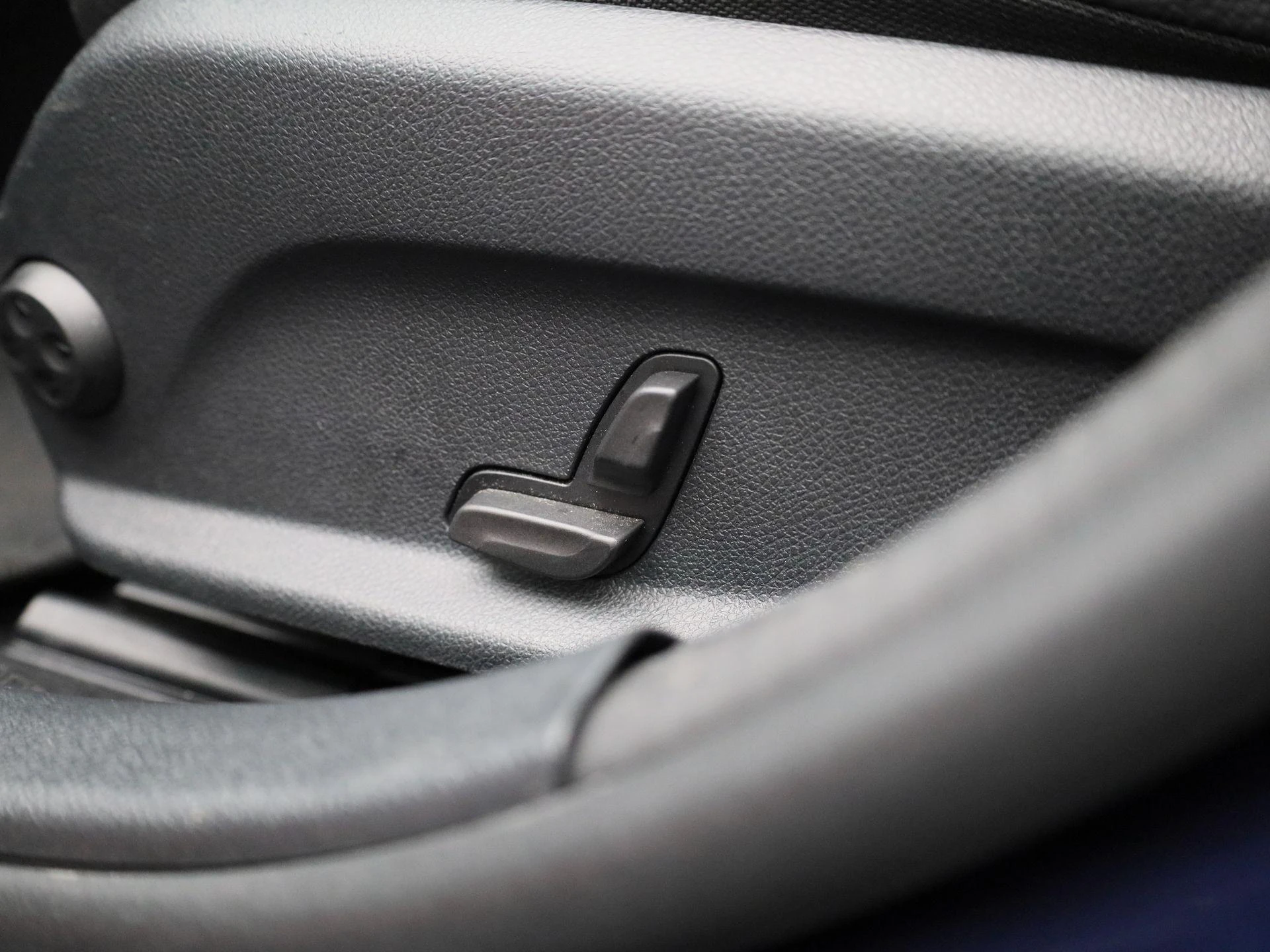 Mercedes-Benz-C-Klasse-image-37