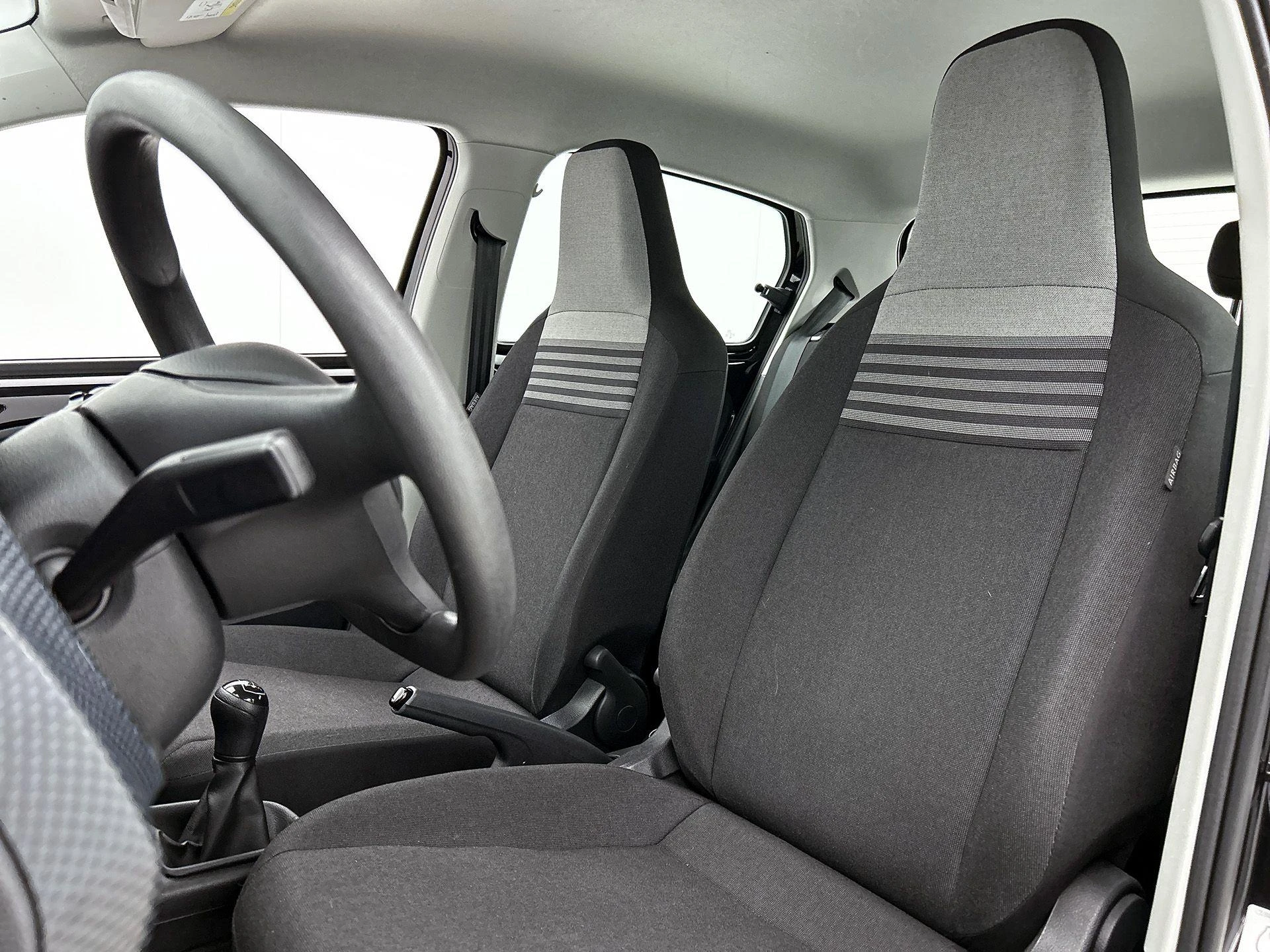 Volkswagen-up!-image-29