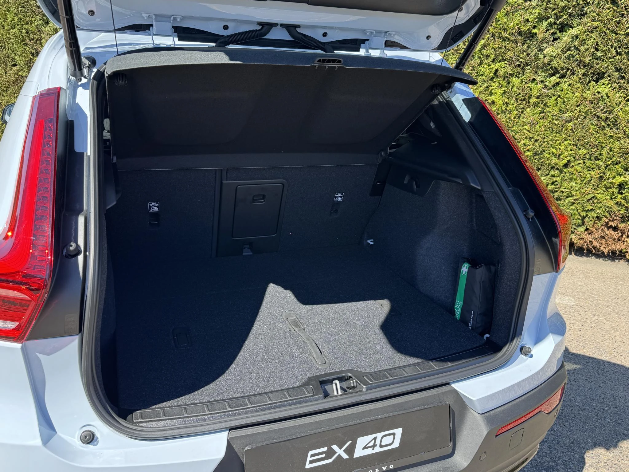 Volvo-EX40-image-11
