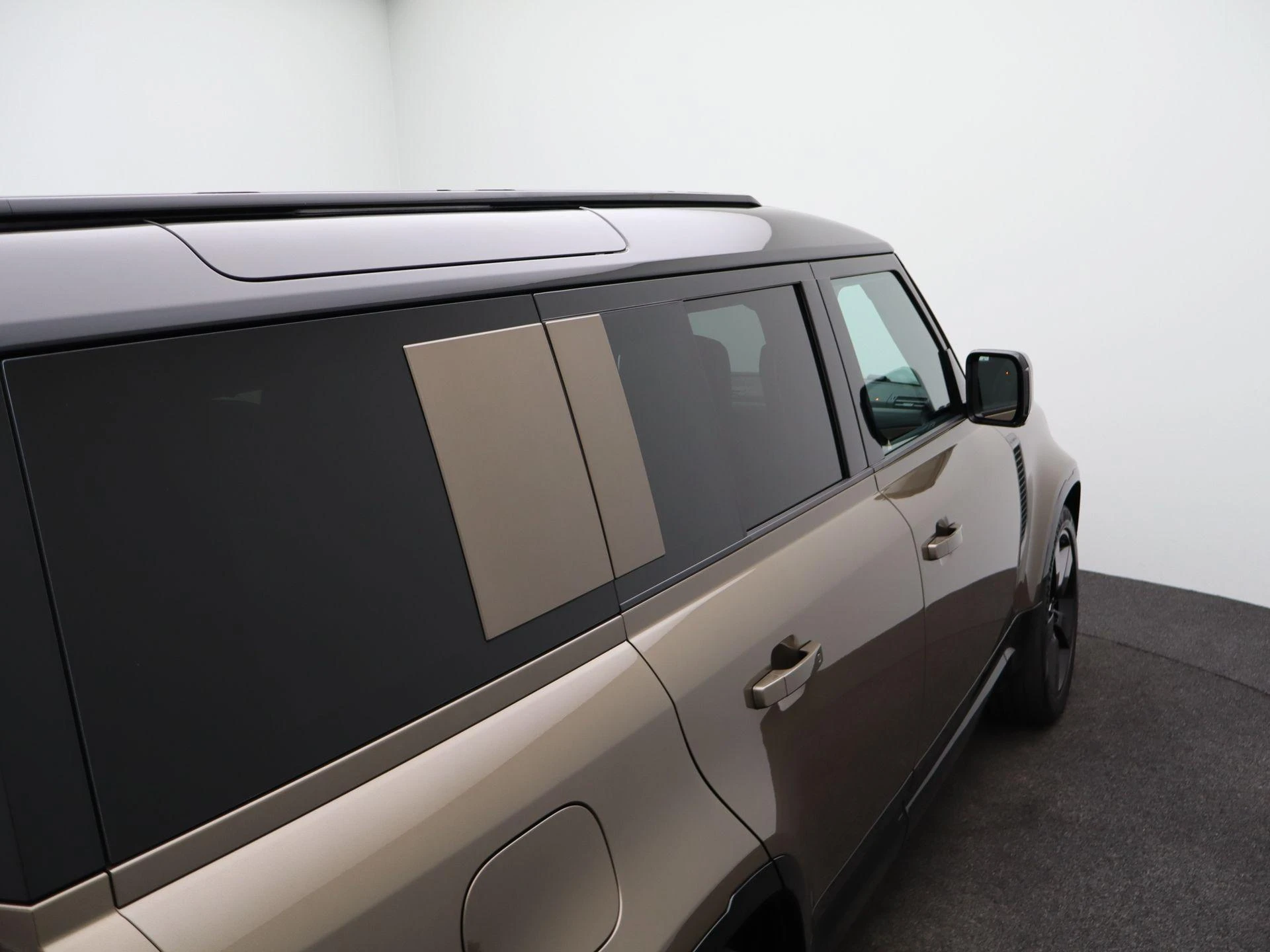 Land Rover Defender 110 2.0 P300e 110 X-Dynamic HSE