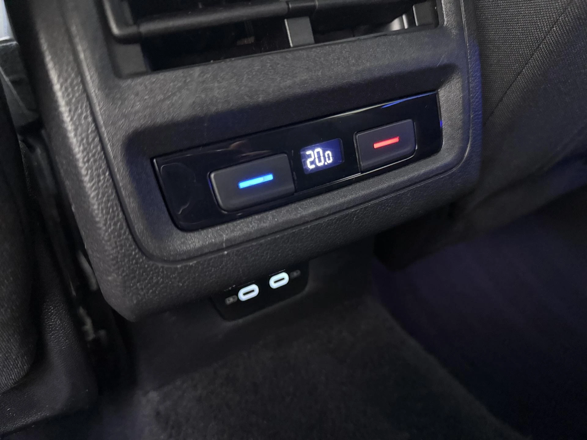 Volkswagen-Golf-image-25