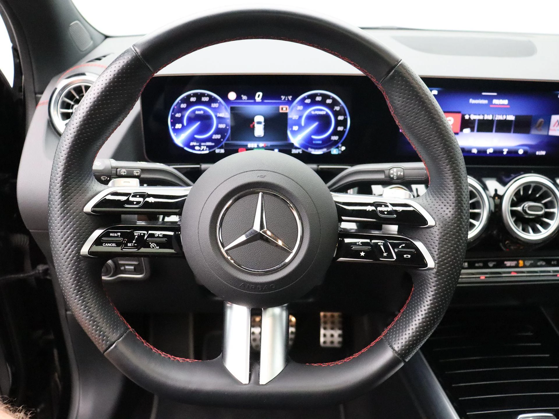 Mercedes-Benz EQA 250+ AMG Line + PANORAMISCH DAK + CARPLAY + CAMERA +