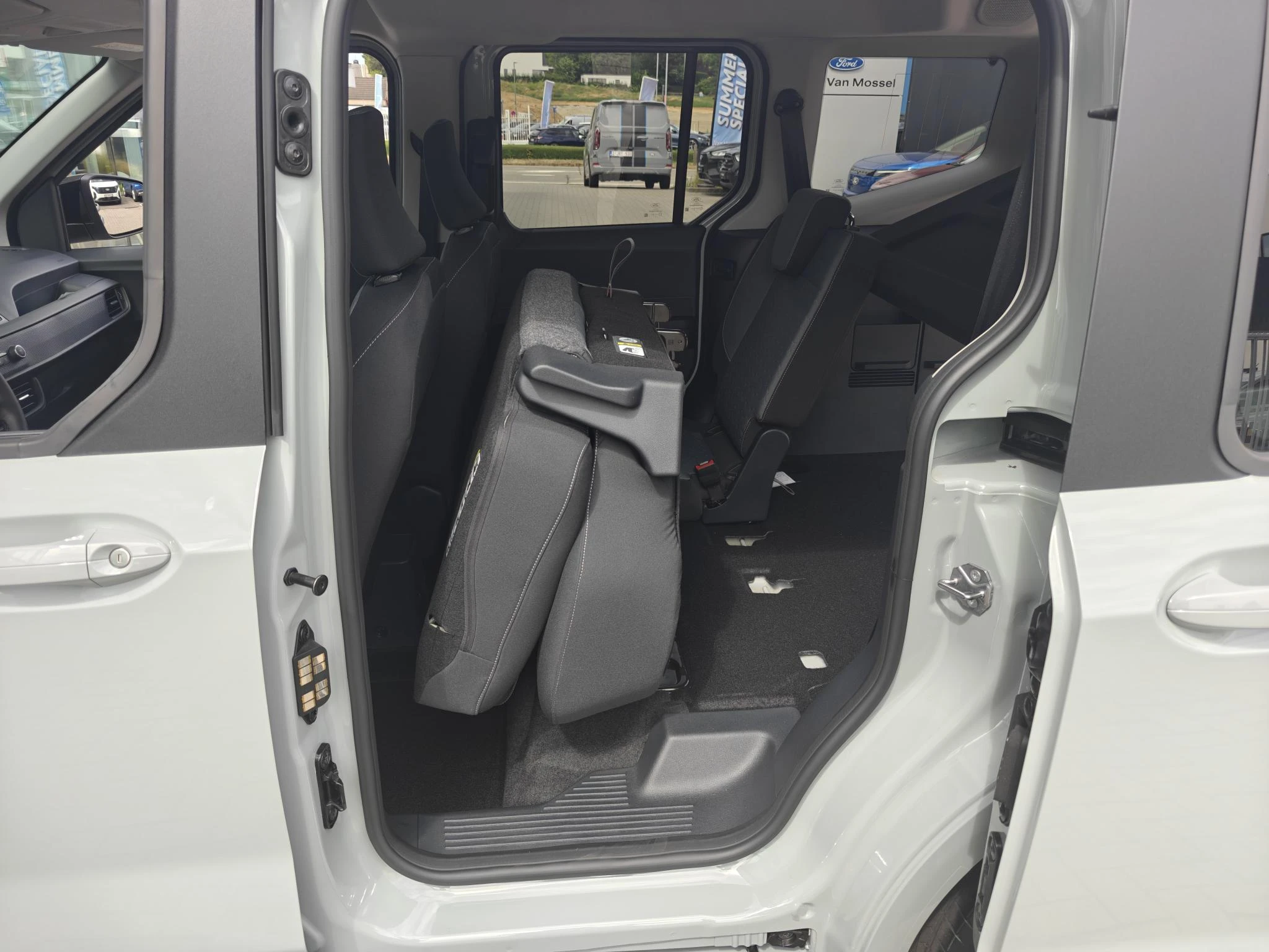 Ford-Tourneo Courier-image-8