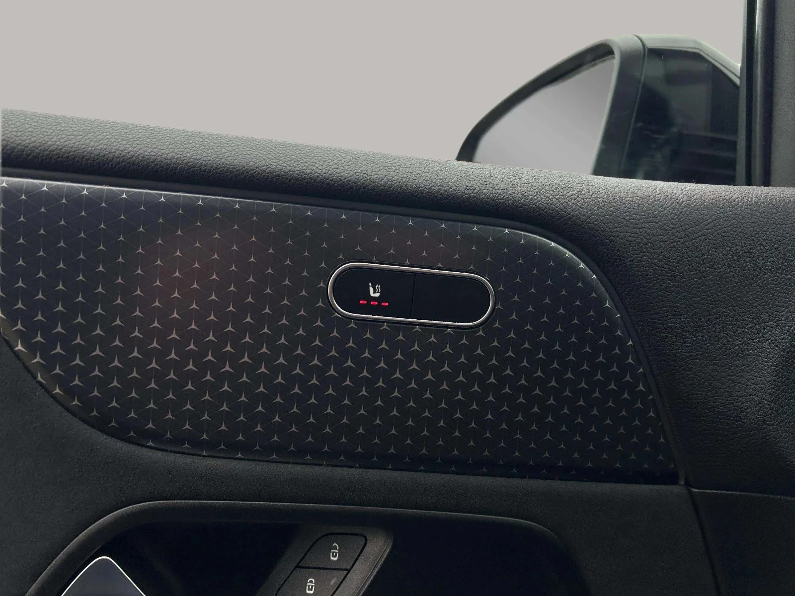 Mercedes-Benz-EQB-image-10