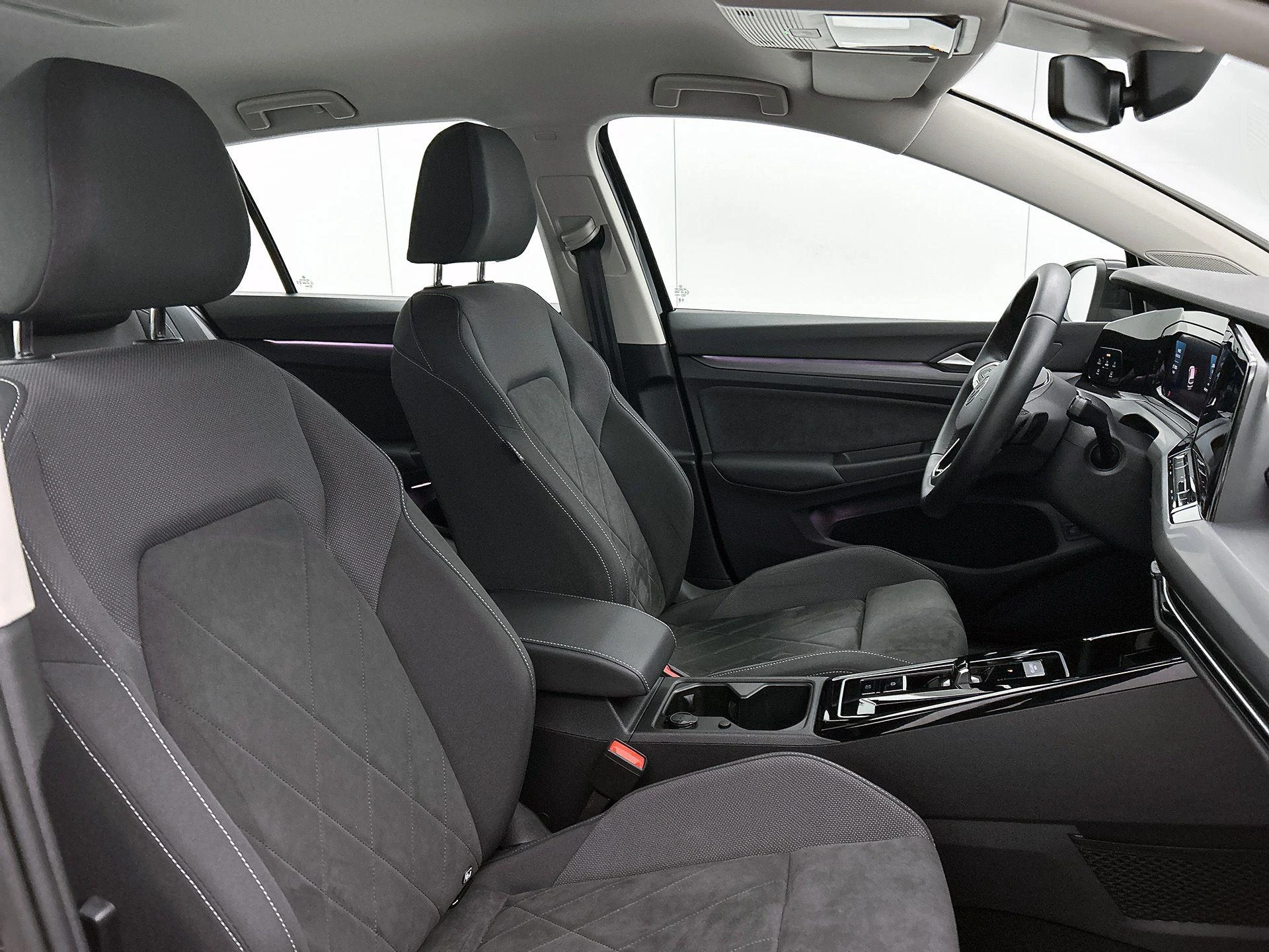 Volkswagen-Golf-image-34