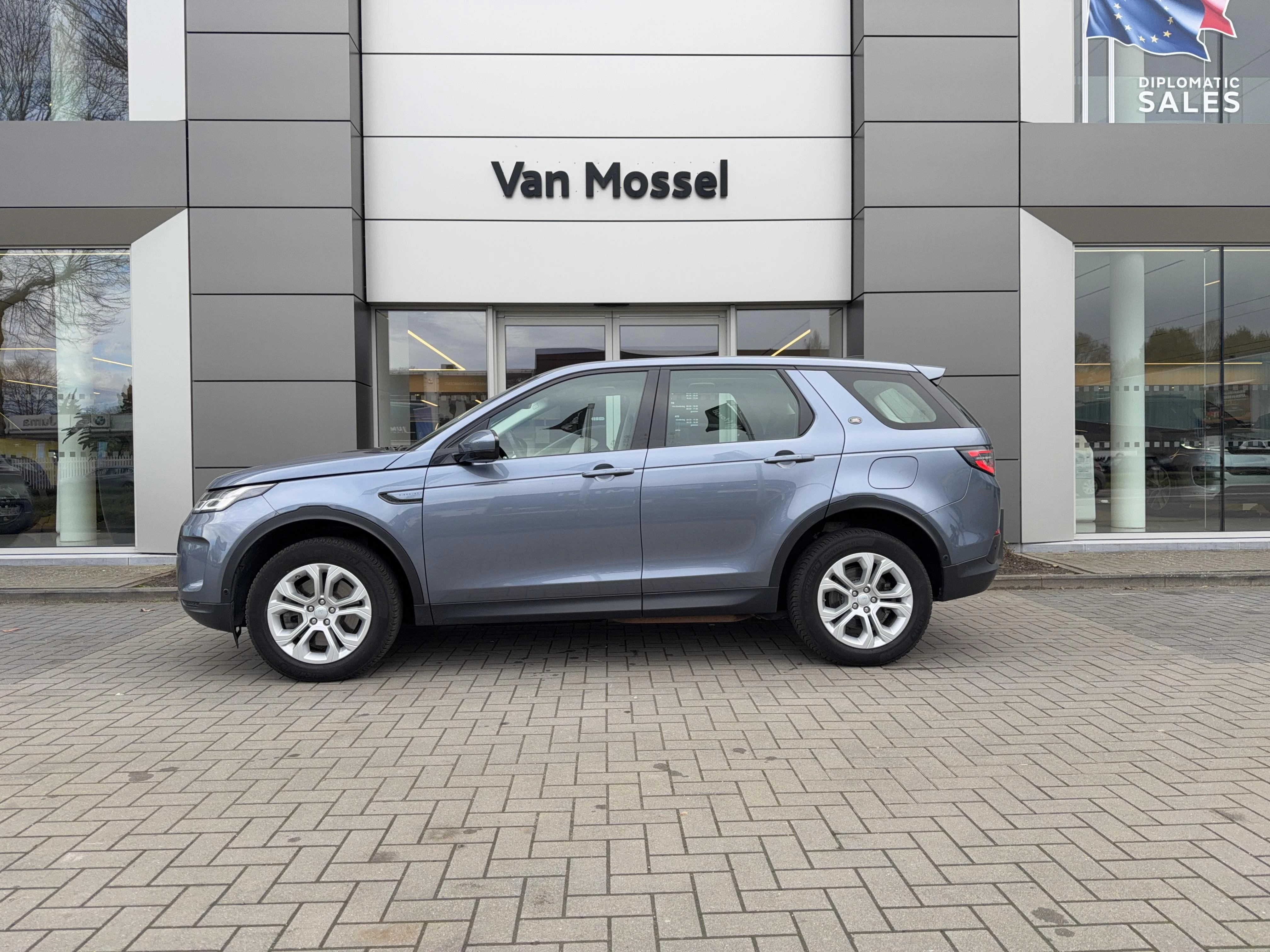 Land Rover-Discovery Sport-image-3