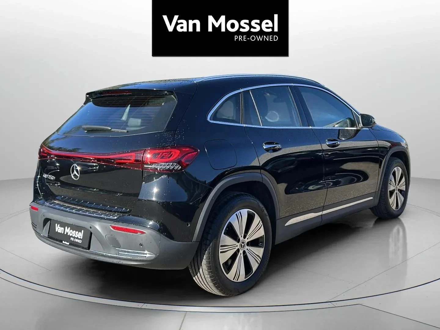 Mercedes-Benz-EQA-image-4