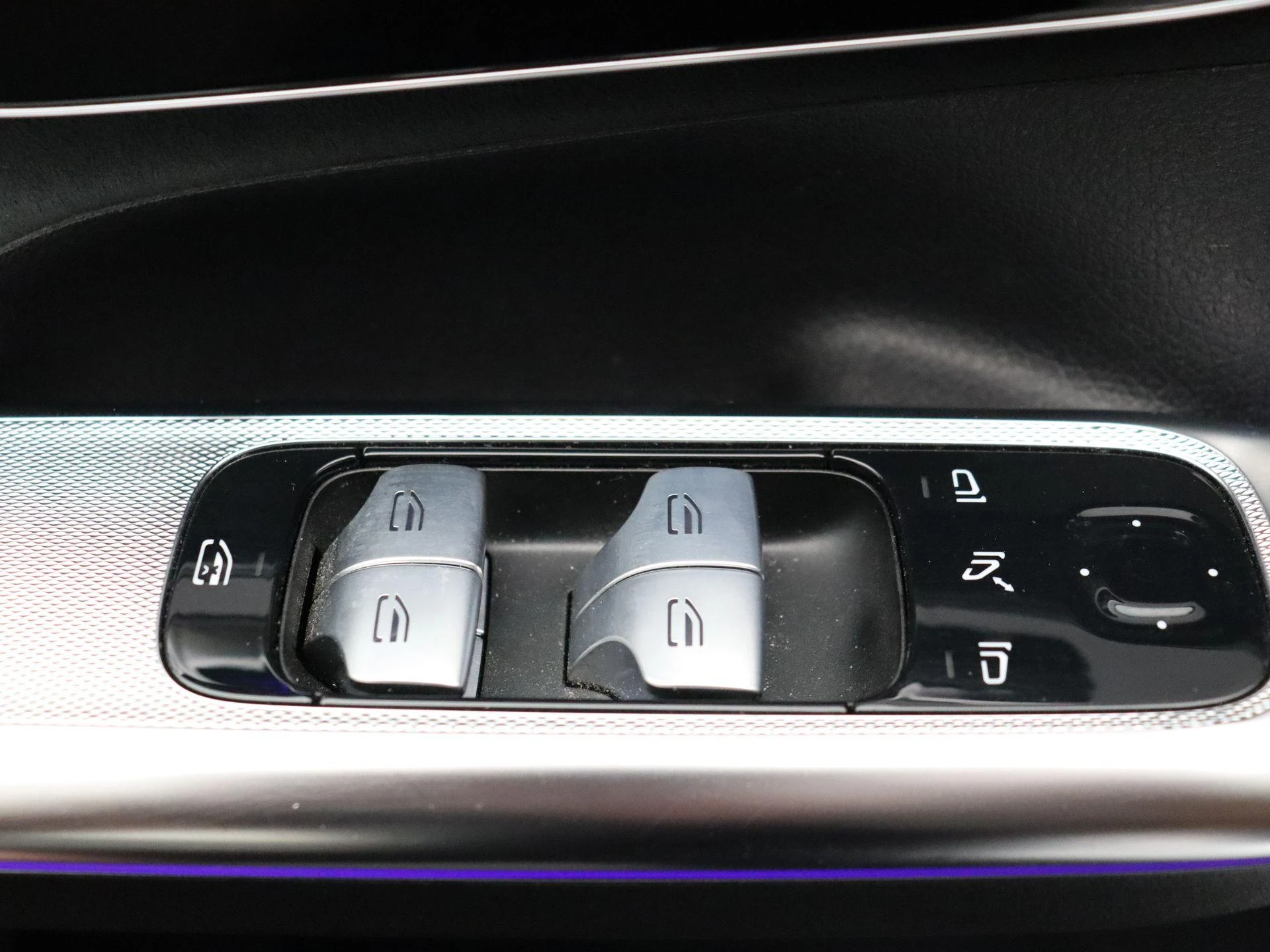 Mercedes-Benz-EQE-image-11