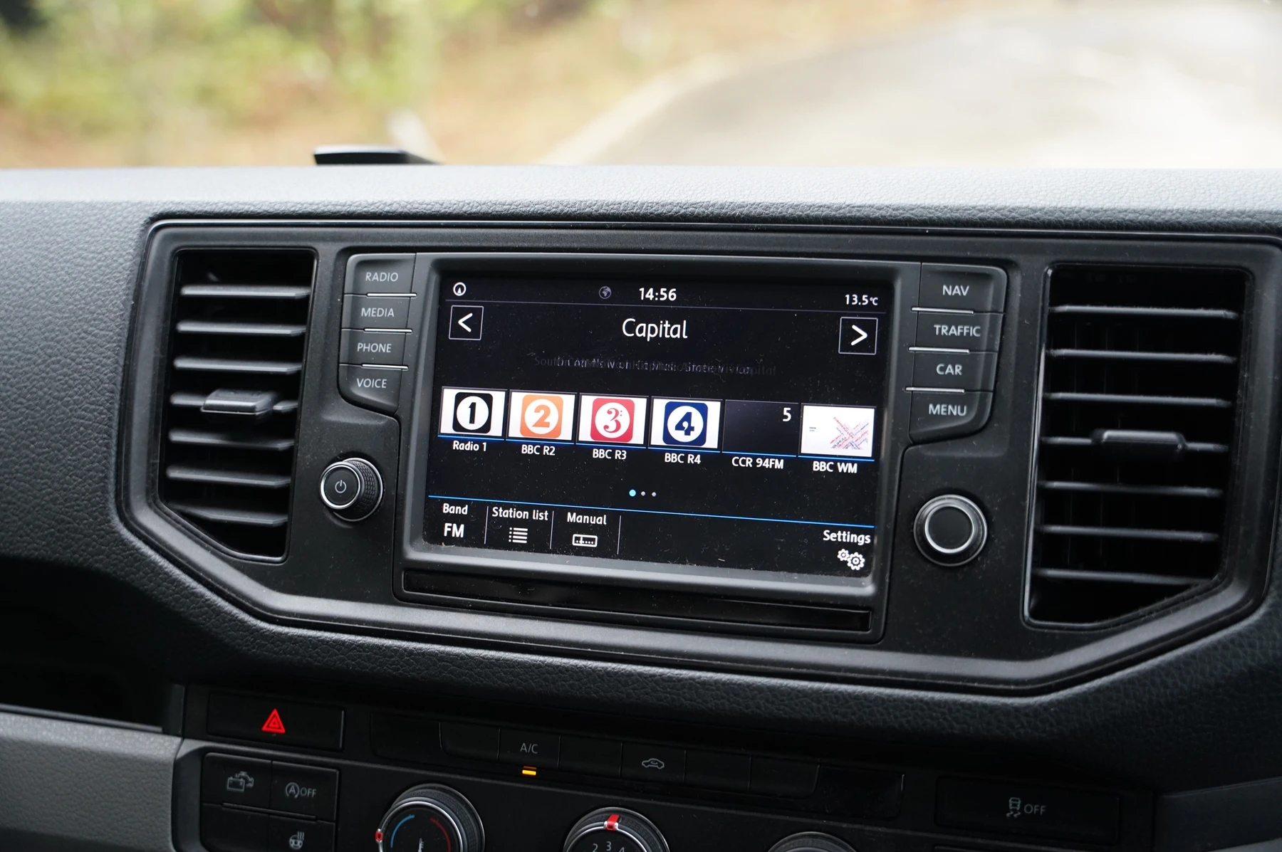 Volkswagen-California-image-27