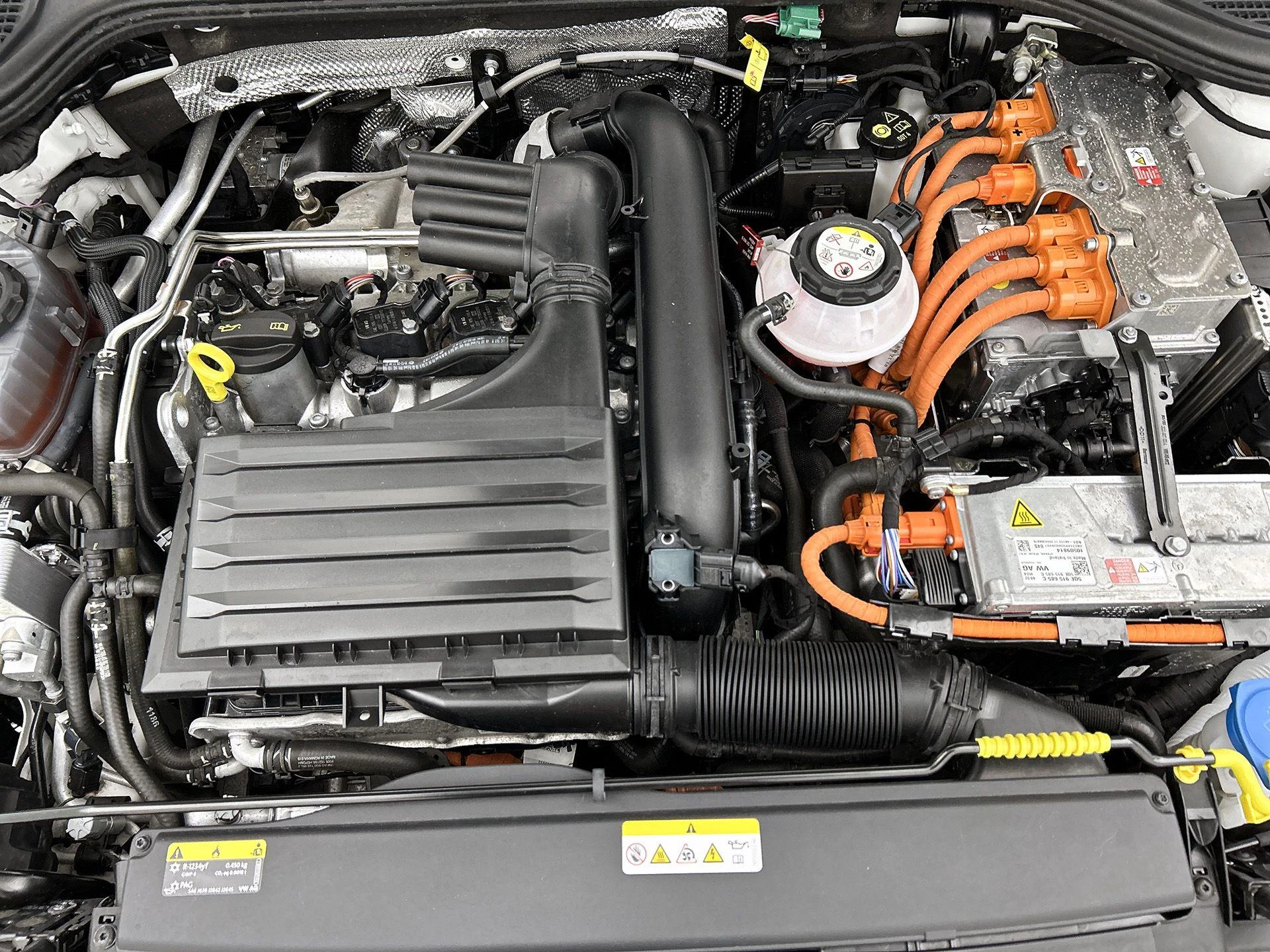 Volkswagen-Golf-image-9