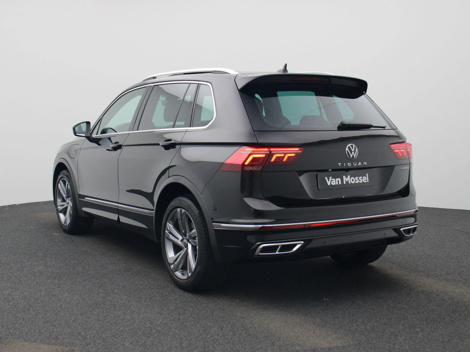 Volkswagen-Tiguan-image-1