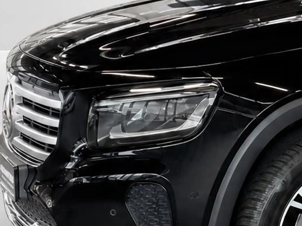 Mercedes-Benz-GLB 200 d-image-4