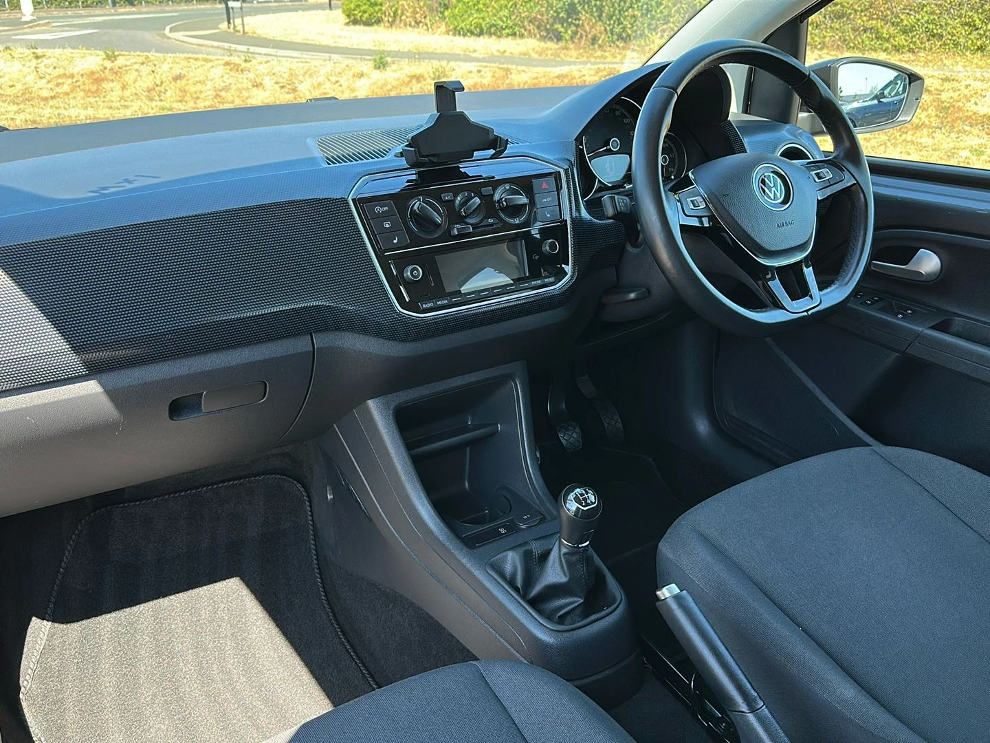 Volkswagen-up!-image-1