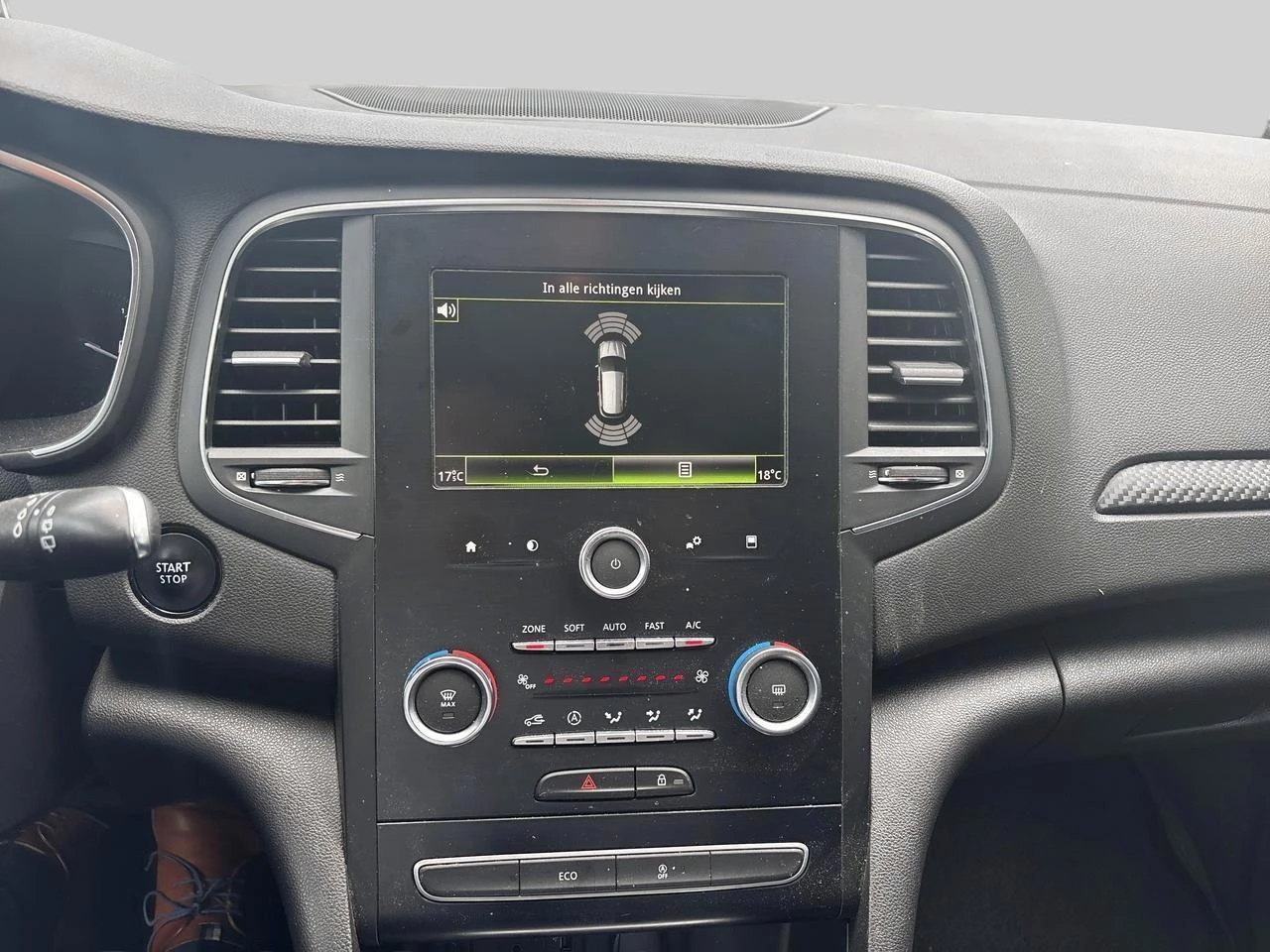 Renault-Mégane Grand Tour-image-11