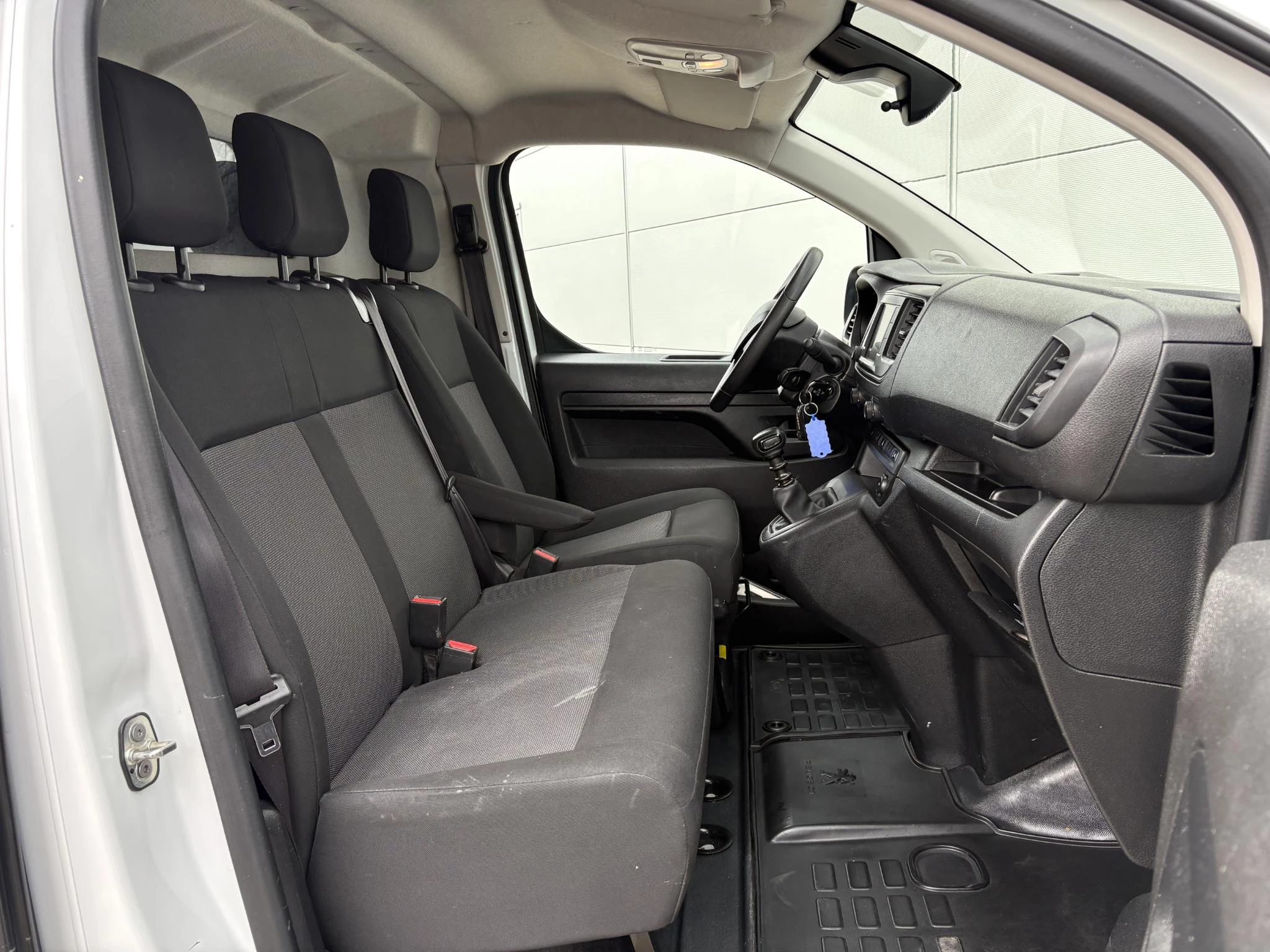 Peugeot-Expert-image-11