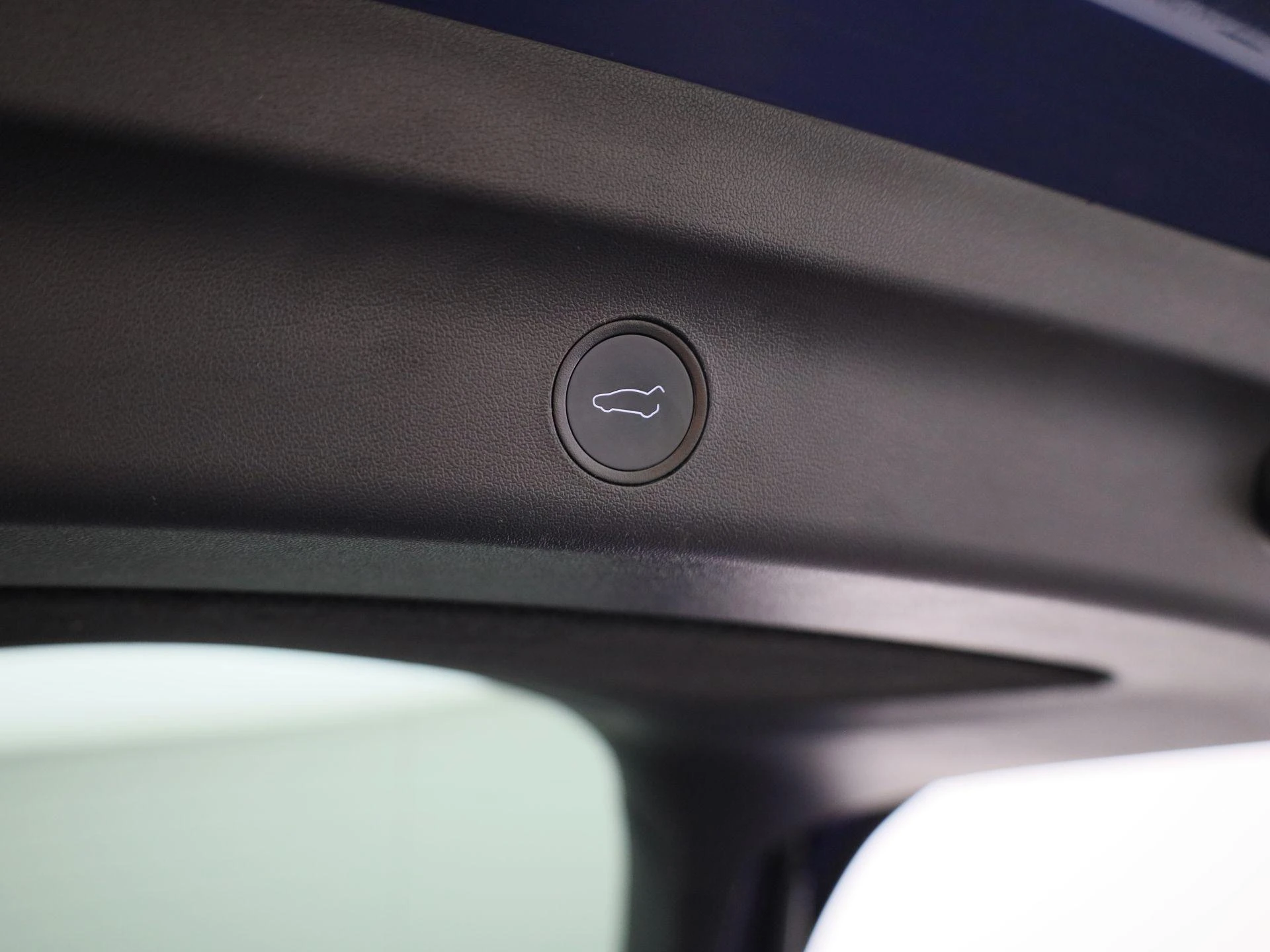 Tesla-Model Y-image-12