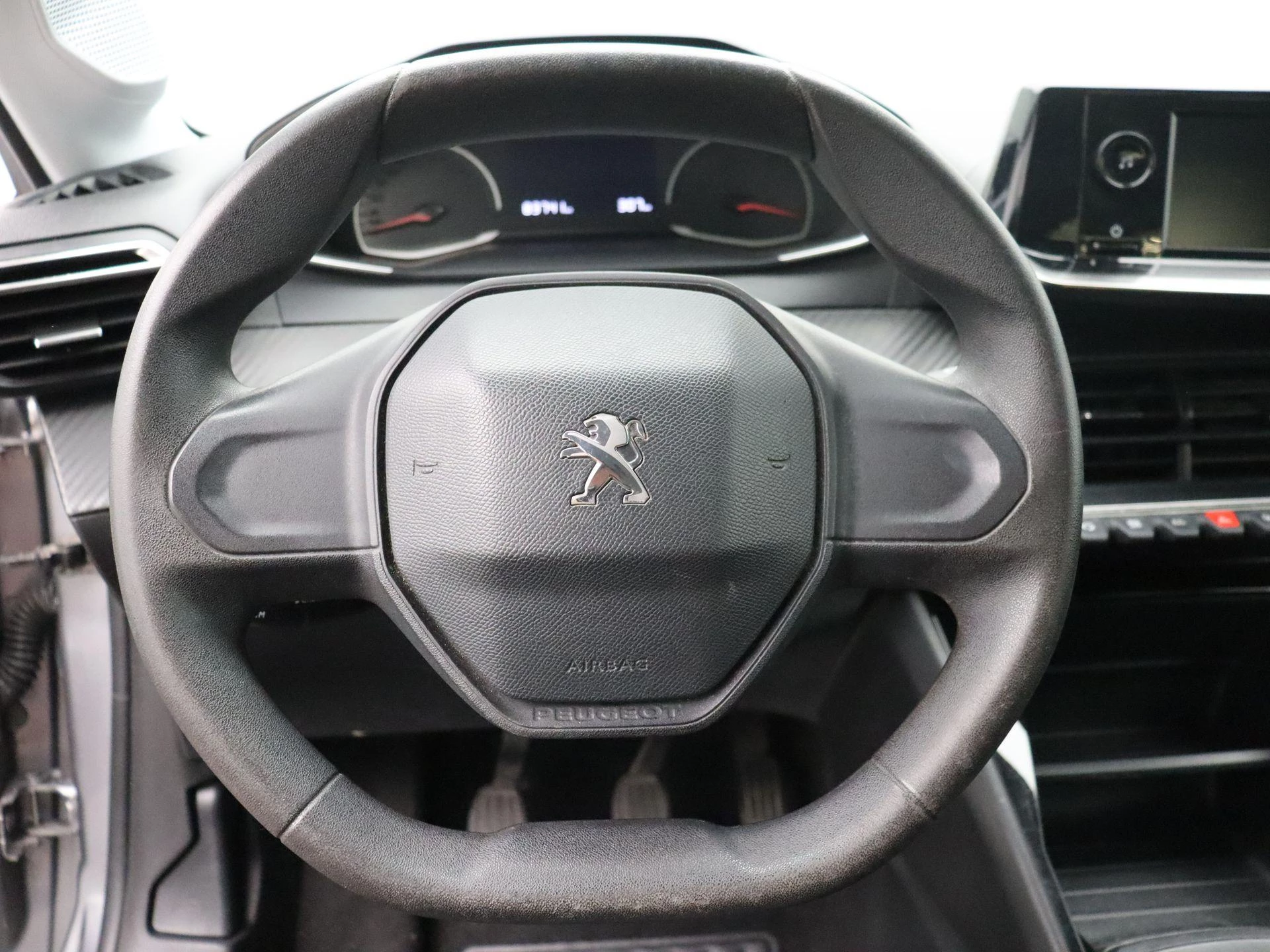 Peugeot-208-image-11