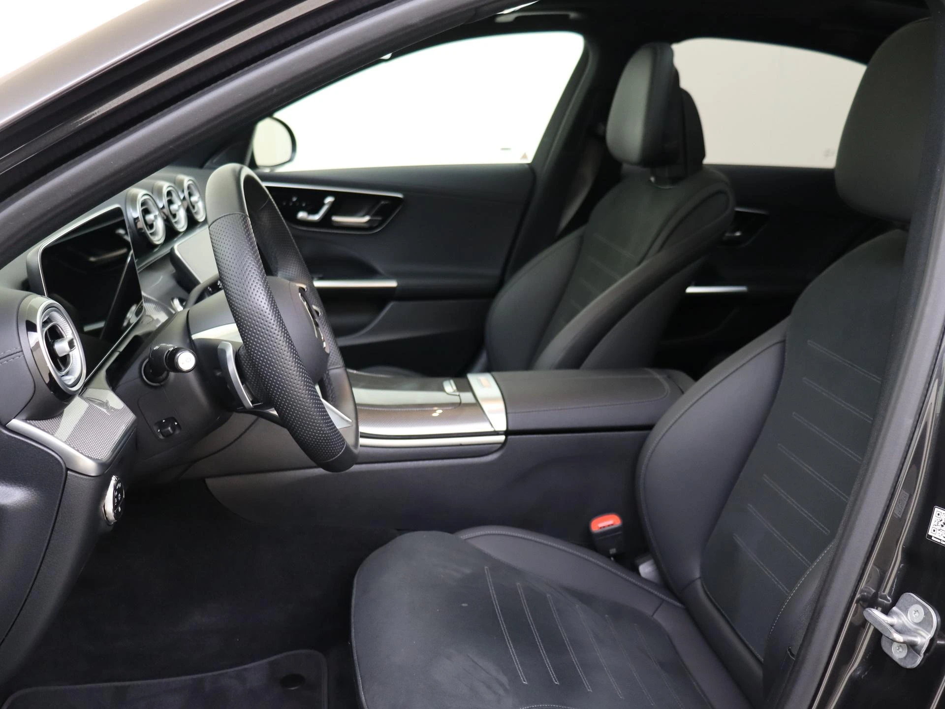Mercedes-Benz-C-Klasse-image-14