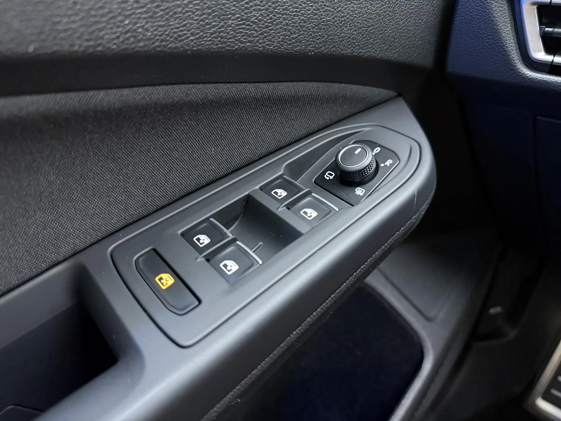 Volkswagen-Golf-image-12