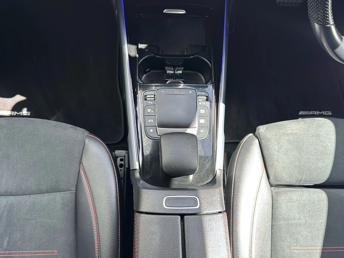 Mercedes-Benz-GLB-image-11