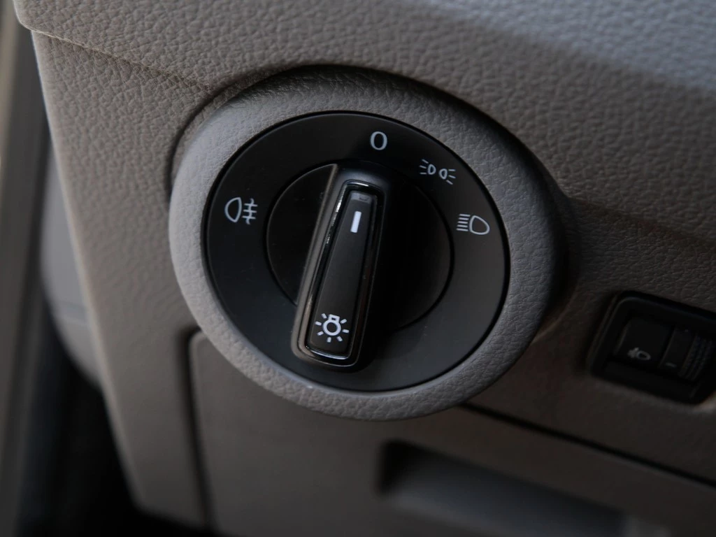 Volkswagen-Transporter-image-12