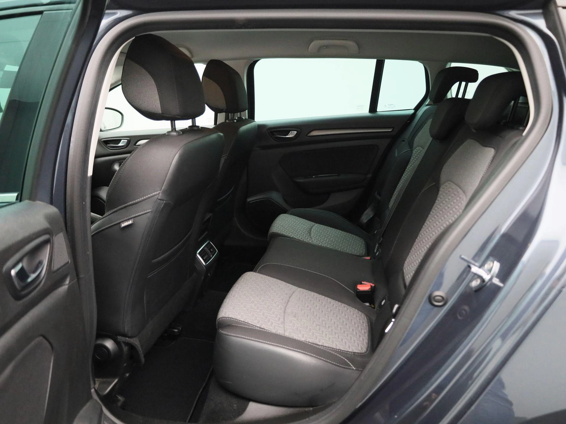 Renault-Mégane Grand Tour-image-9