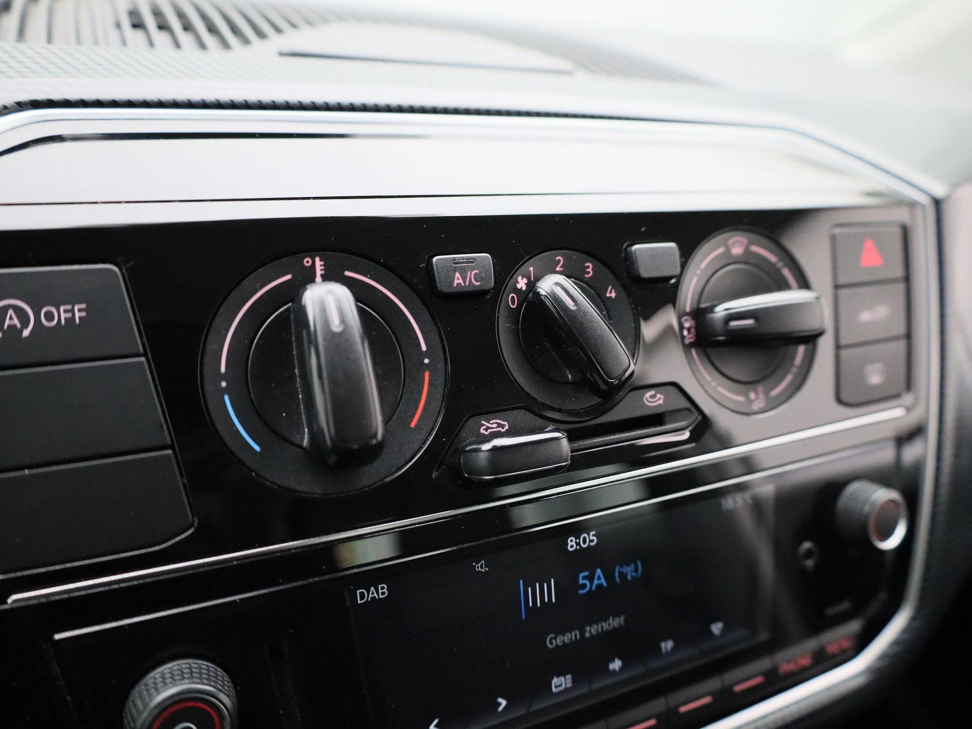 Volkswagen-up!-image-19