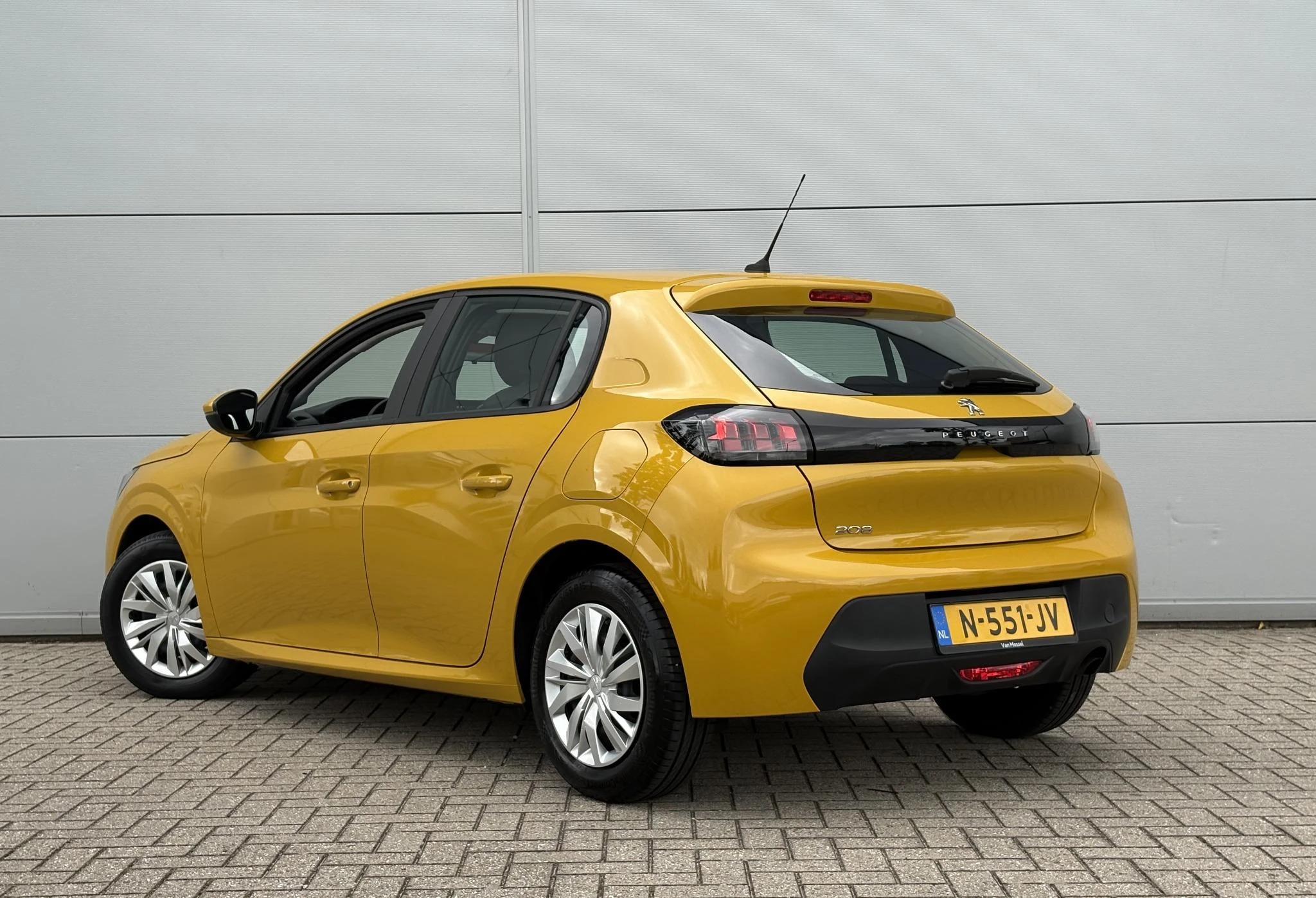 Peugeot-208-image-2