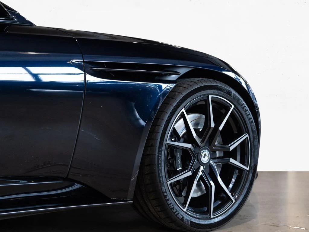 Aston Martin-DB11-image-9