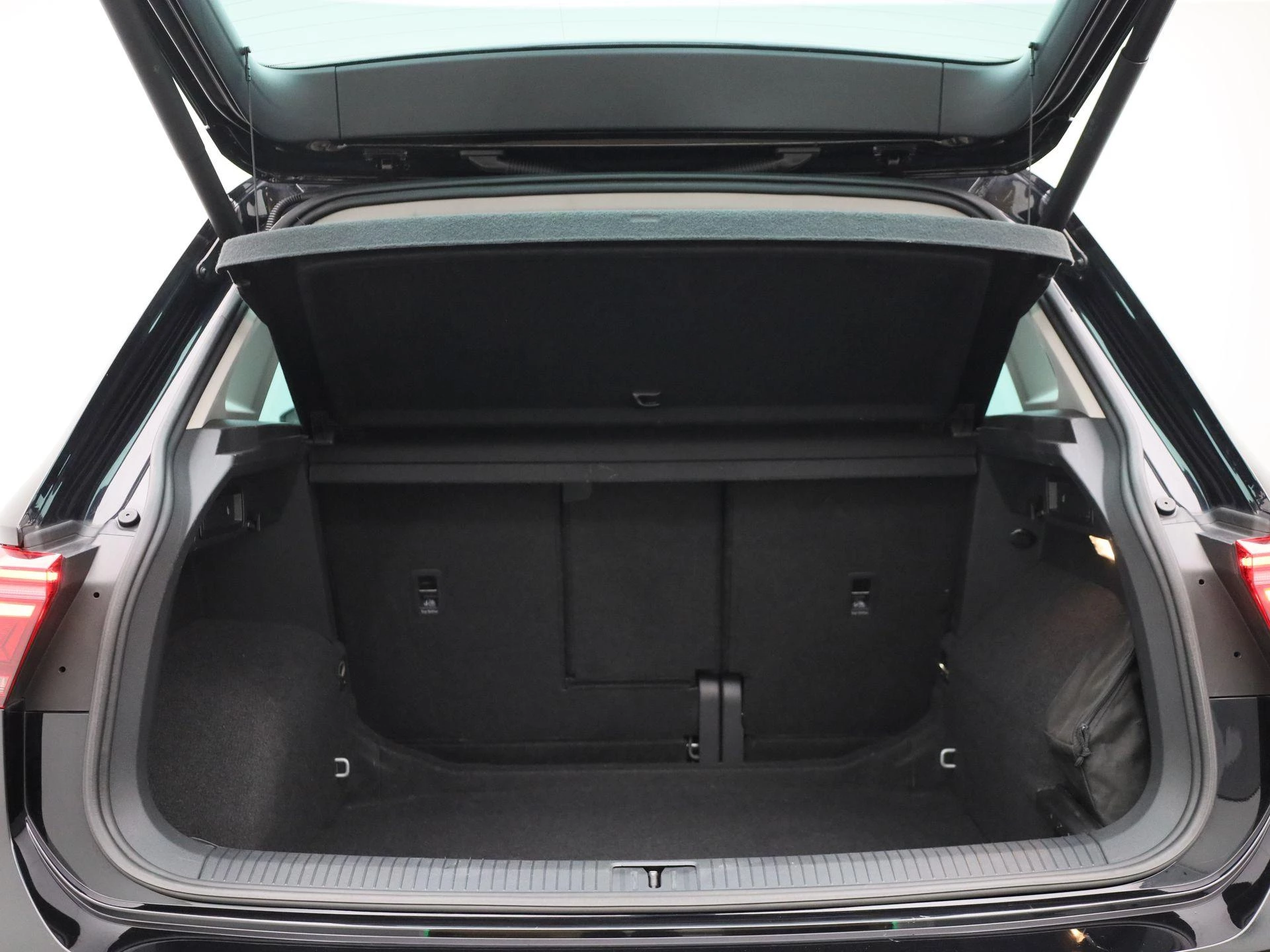 Volkswagen-Tiguan-image-13