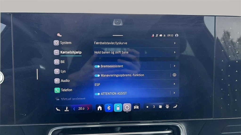 Mercedes-Benz-CLA-image-18