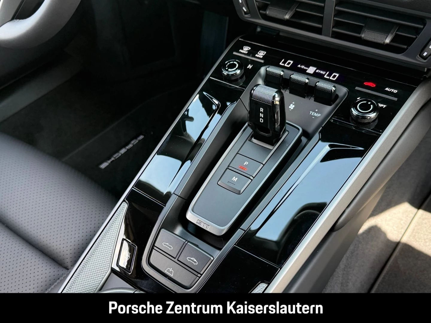 Porsche 911 992 Carrera Cabrio Liftsystem-VA Sportabgas carrera