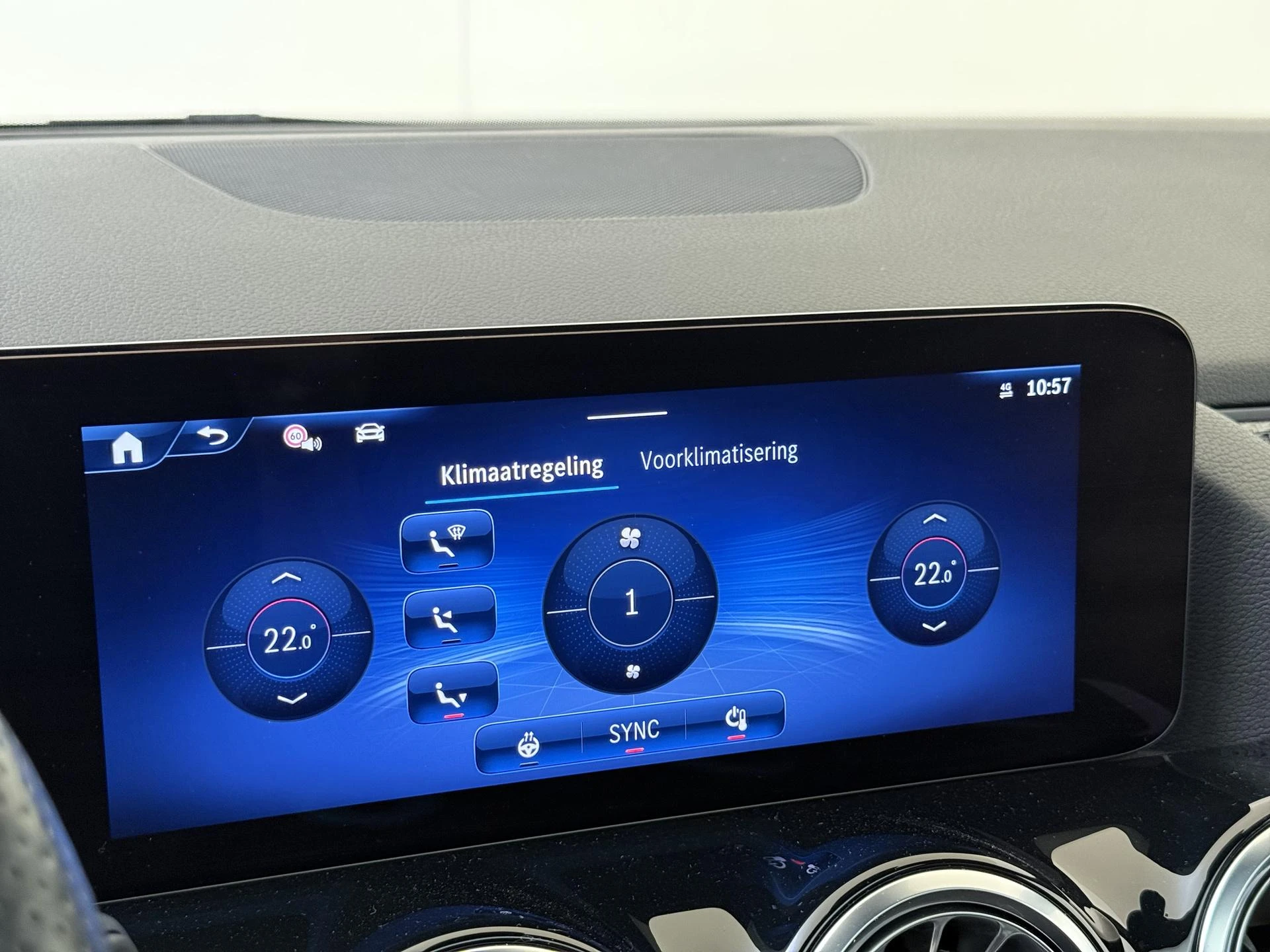 Mercedes-Benz-GLA-image-18