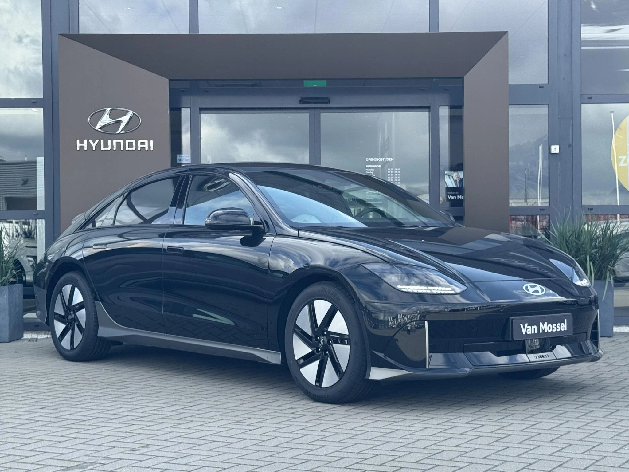 Hyundai-IONIQ 6-image-2