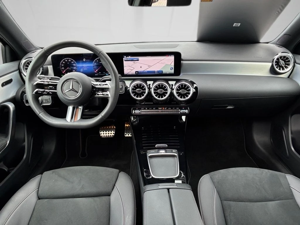 Mercedes-Benz-A-Klasse 200-image-11